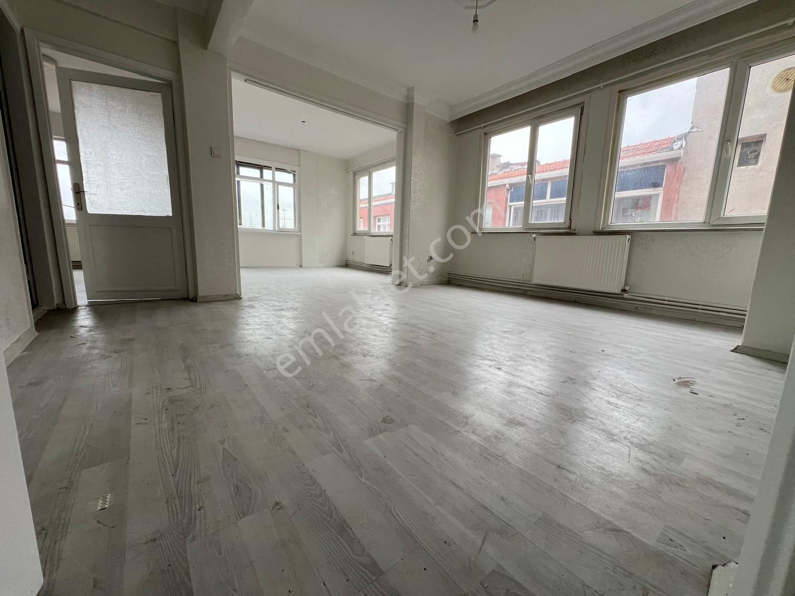 Yenibosna Zafer Mahallesi Yıldırım Beyazıt Caddesinde Kiralık Ofis, İşyeri, Büro Adliye Karşısı - Görsel 8