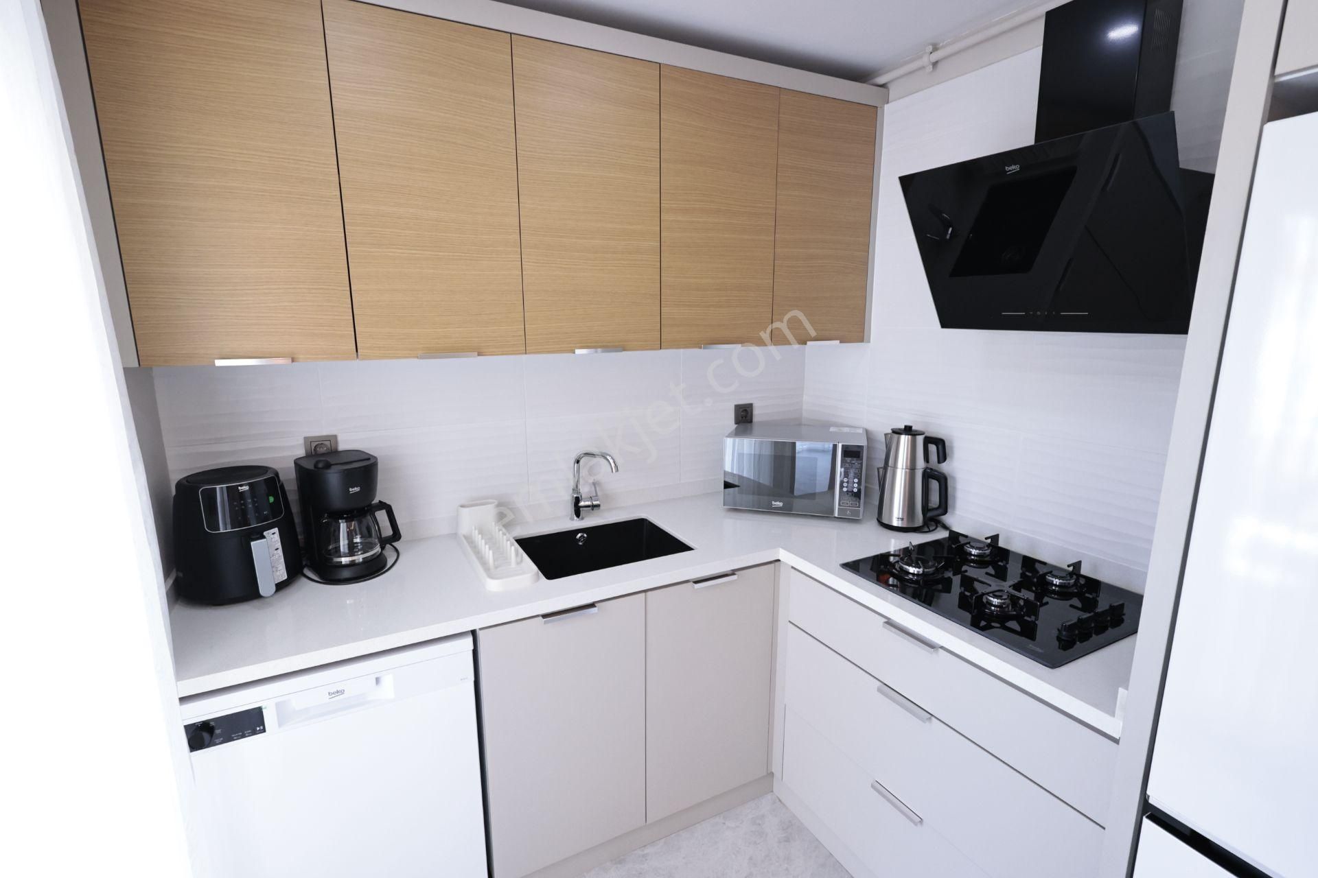 Konyaaltı Sahiline 50 Mt Havuzlu, Jakuzili Daireler - Görsel 17