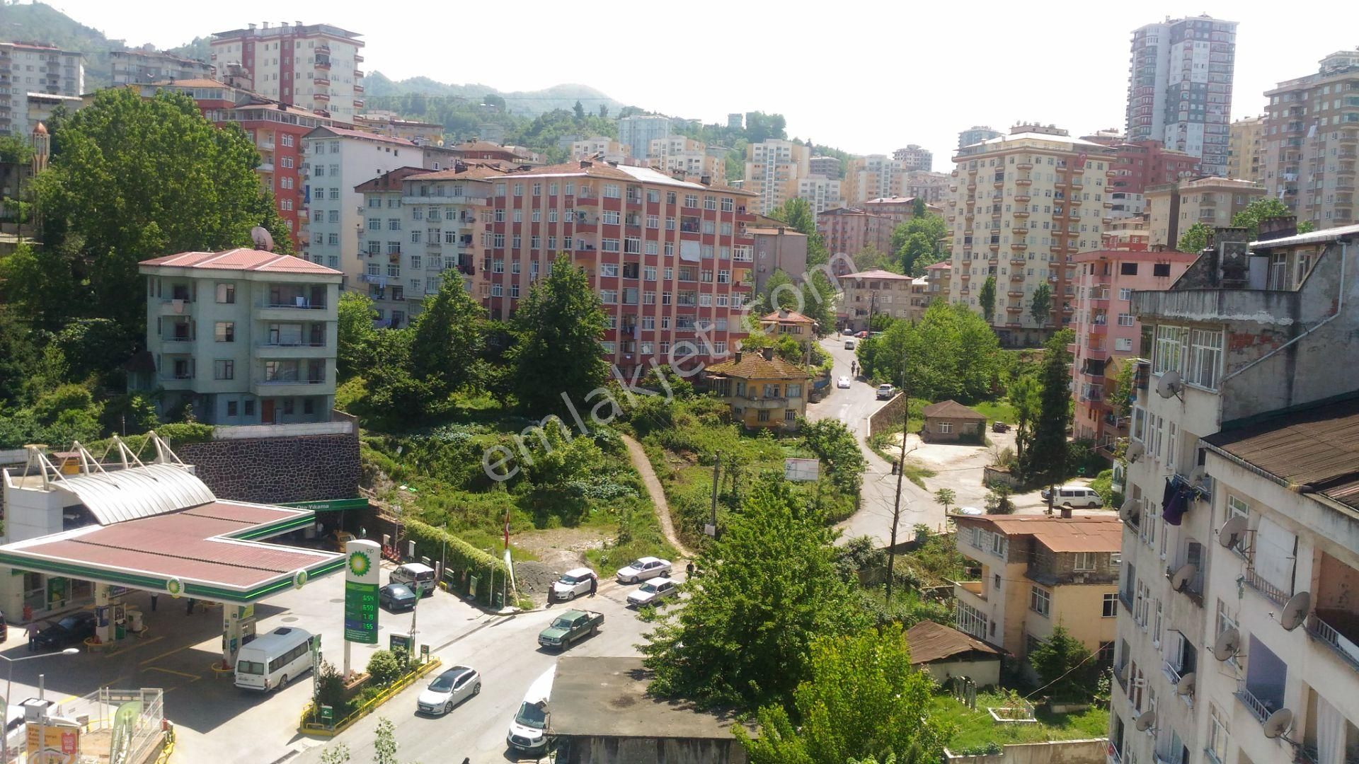 Rize Merkez Çarşı Satılık Bina  Rize Orta Cami yanı-5 daireli 5 katlı Bina Satılık Yatırımlık