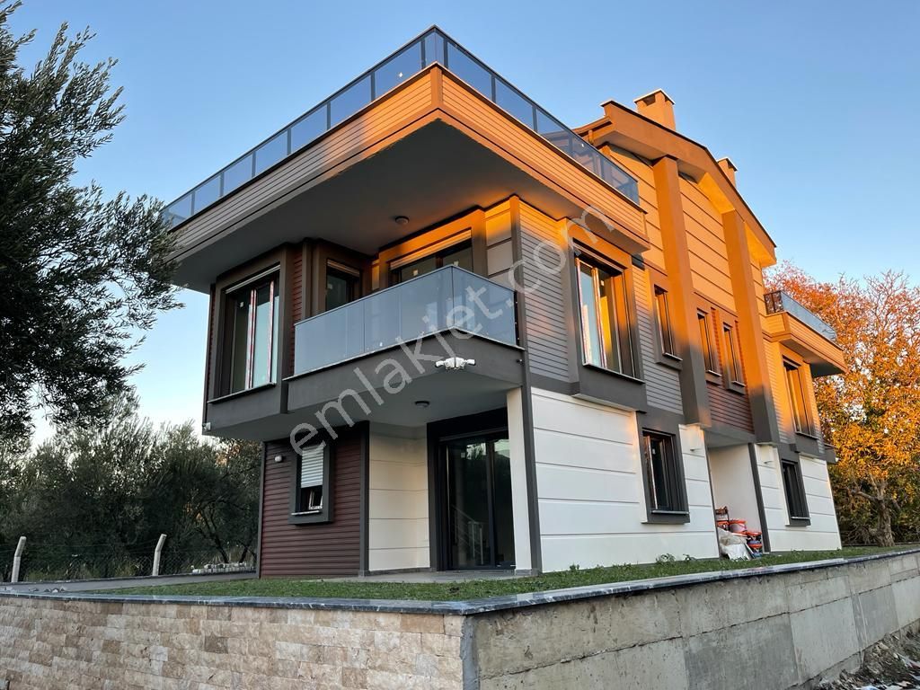 Edremit Sarıkız Satılık Villa Akçay Güre 'de Satılık Müstakil Bahçeli Villa