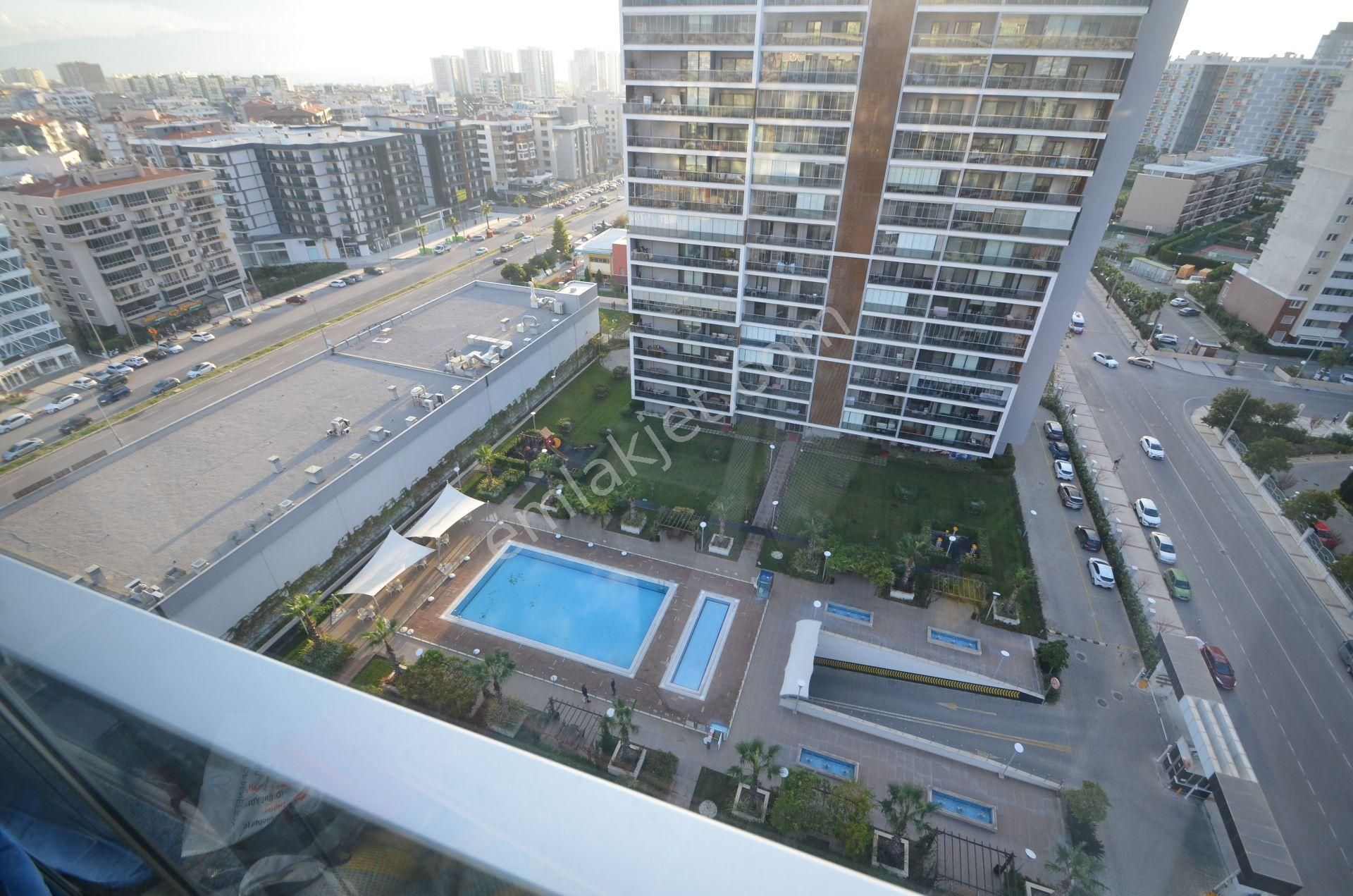 Mavişehir Modern-4'te Satılık Deniz Ve Havuz Manzaralı 2+1 Daire