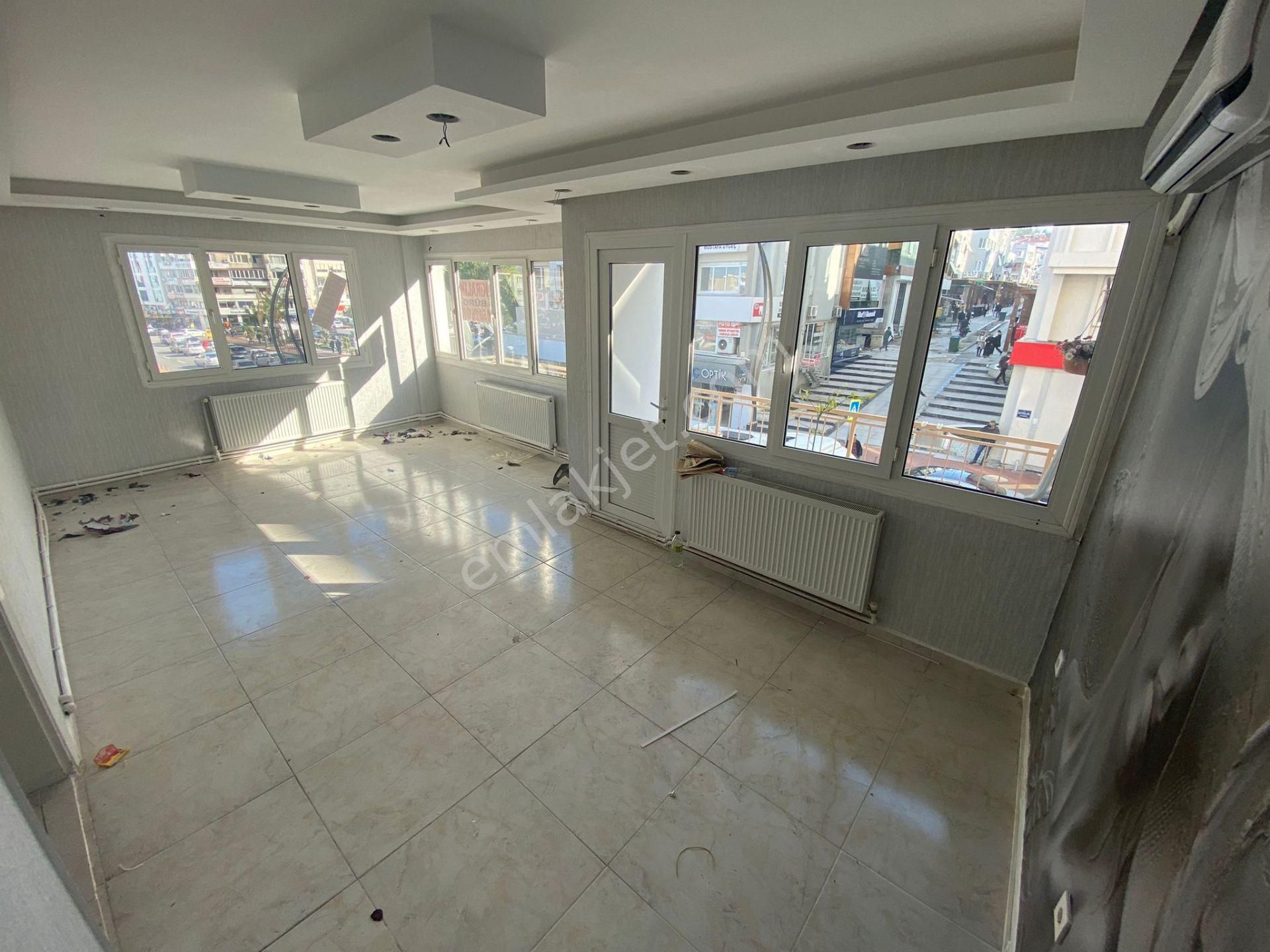 emlakcidan izmir aliaga kazim dirik mahallesi 3 oda kiralik dukkan magaza 3 600 tl 10342876