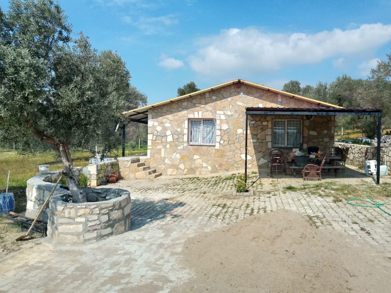 emlakcidan izmir urla bademler mahallesi 2 1 satilik ciftlik evi 2 750 000 tl 10352519