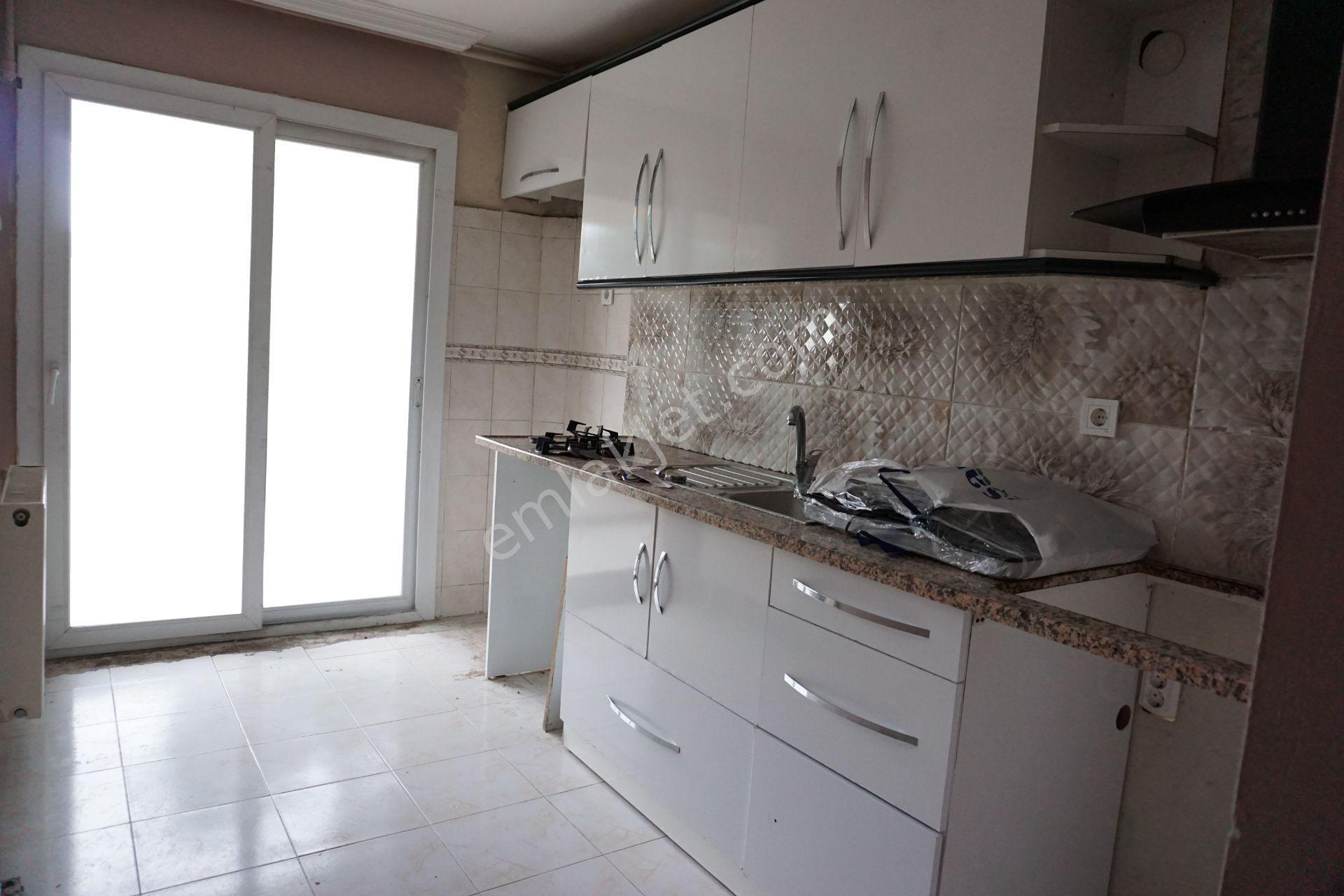 emlakcidan izmir cigli egekent mahallesi 3 1 kiralik daire 1 500 tl 10356935