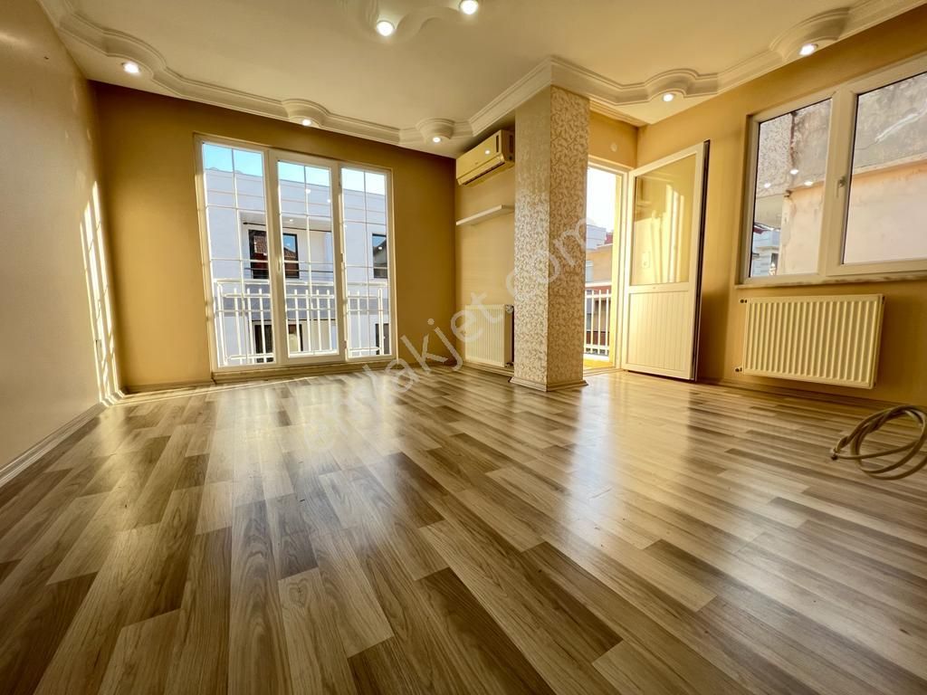 Yenibosna Zafer Mahallesinde Satılık Dubleks Daire Güney Cephe 3+2