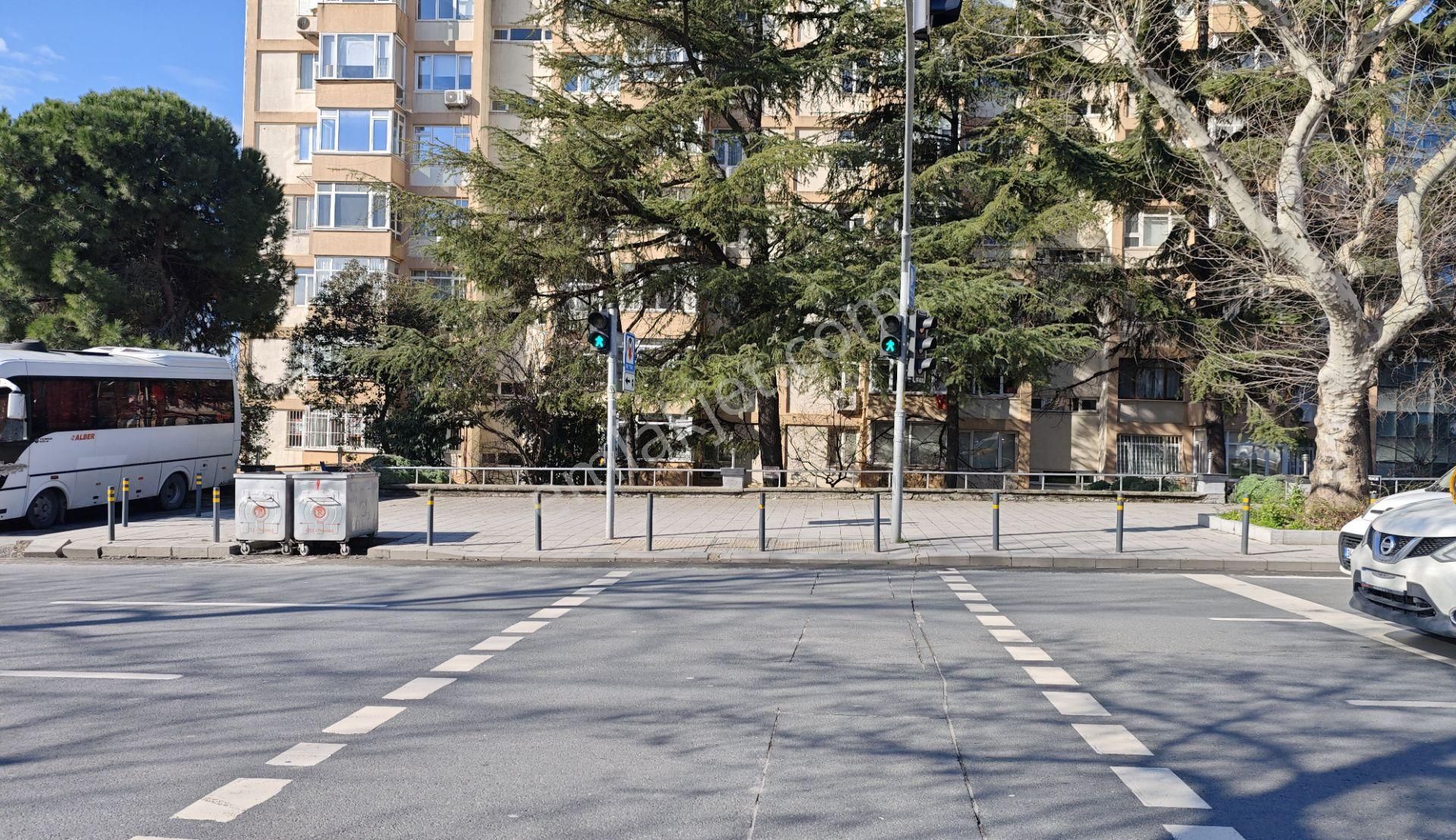 Barbaros Bulvarı Ertuğrul Sitesinde Otoparklı Klimalı Daire