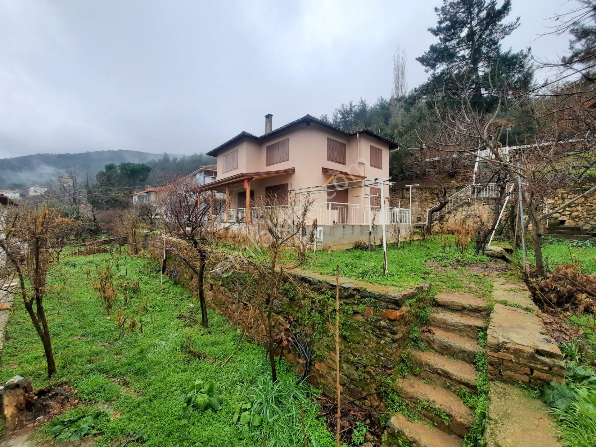 Karacasu Büyükdağlı Satılık Müstakil Ev  Karacasu Ballıpınarda bahçeli dubleks yayla evi …