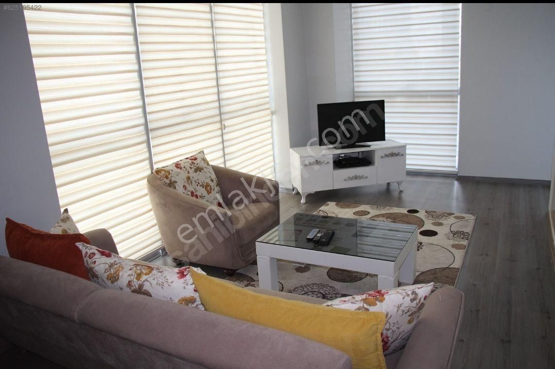 Emlakçıdan İstanbul Küçükçekmece Mahallesi 1+1 Günlük Kiralık