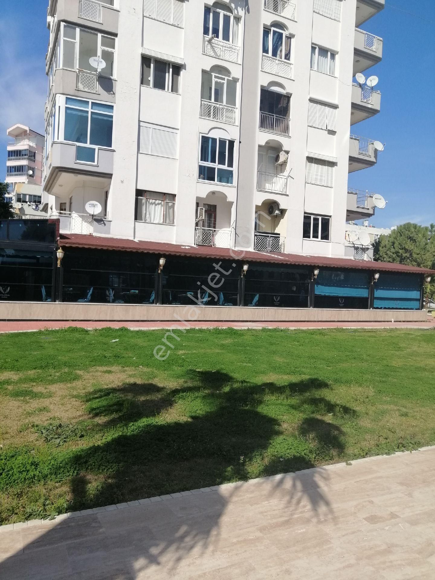 Muratpaşa Güzeloba Satılık Daire Antalya LARA. plajına 100 metre mesafede 120 m² satılık 2+1 daire