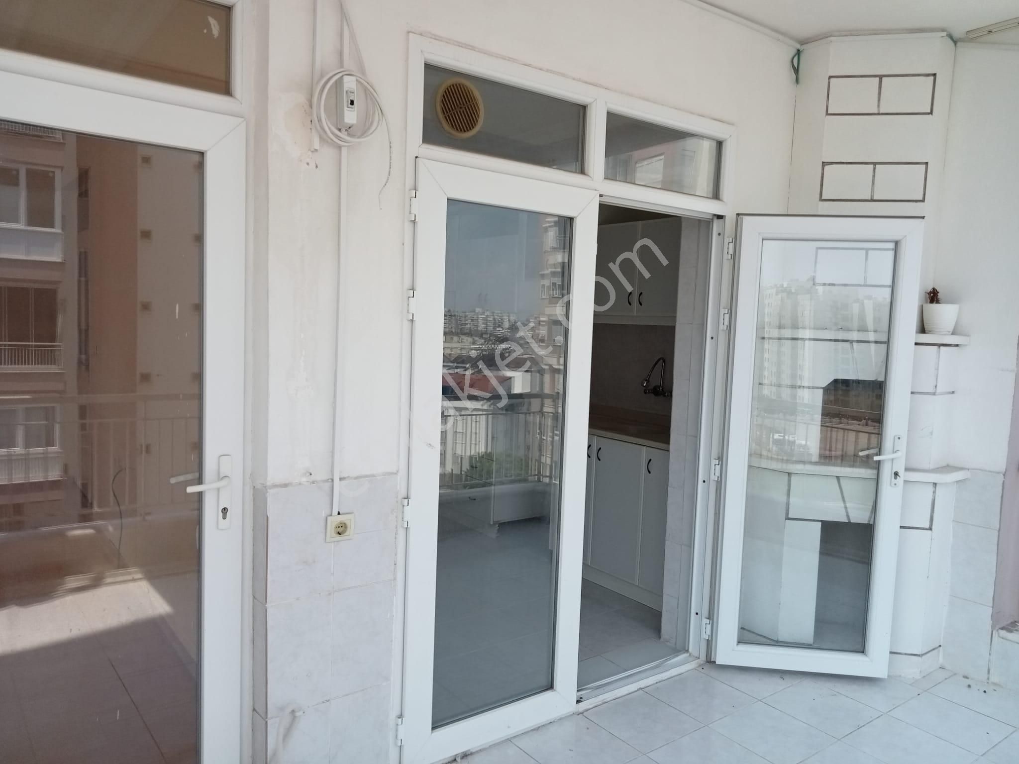 Meydankavağı Mah.site İçerisinde Kaloriferli 3+1 Daire