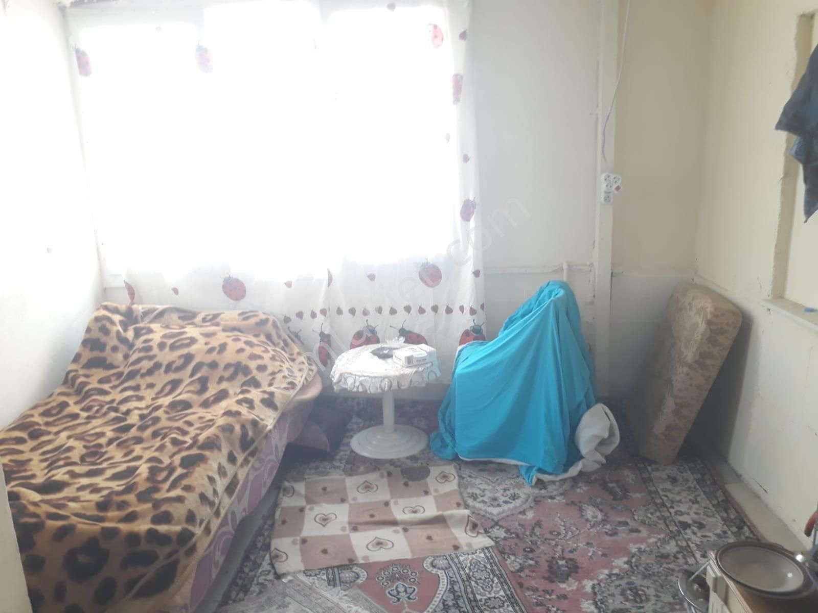 Bozyaka Sarıyer Mh.'de 1+0 25 M2 4.kat Bekar Erkeğe Uyğun Eşyalı Sobalı Teraslı Kiralık Daire - Görsel 2