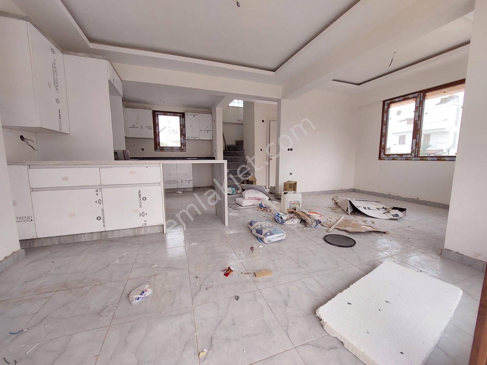 Dikili Salihler Satılık Villa  İzmir Dikili Salihleraltın'da Havuzlu Ve Deniz Manzaralı Yazlık