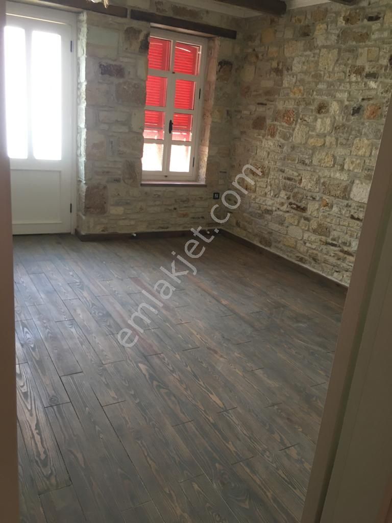 Yeni Foça'da Tamamı Orijinal Taş Satılık Villa 20.000.000tl - Görsel 17