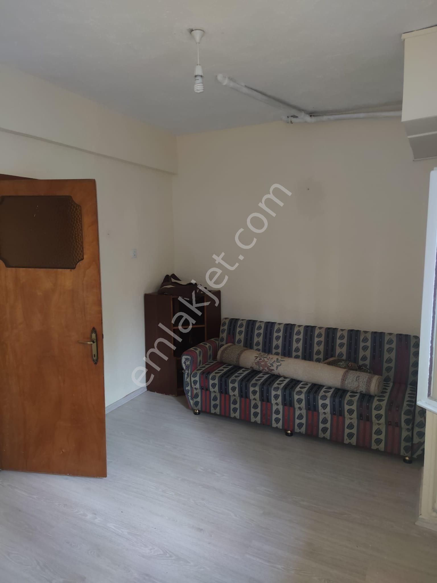 Emlakçıdan Antalya Kepez Fabrikalar Mahallesi 1+1 Kiralık Daire 2.000