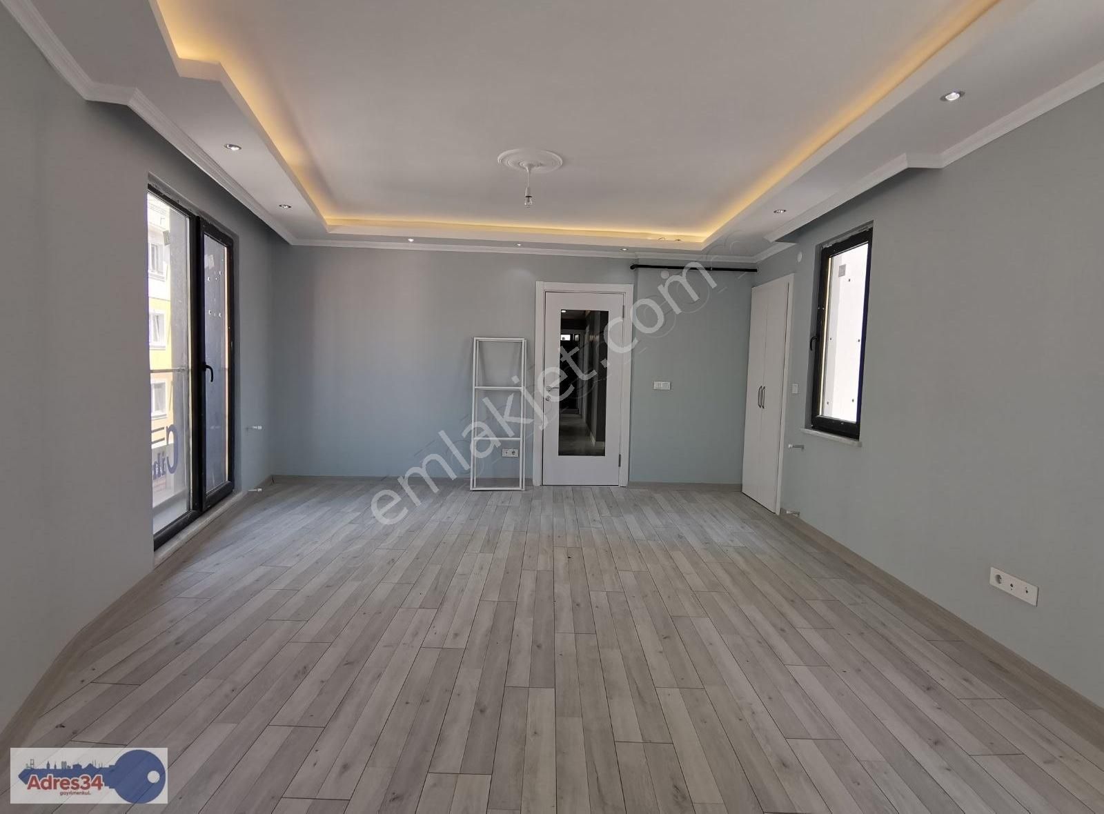 Çekmeköy Mehmet Akif Satılık Daire Metroya 2 Dk 2 Daire Otoparklı & 30 M2 Teraslı 5+2 Lüks Dubleks