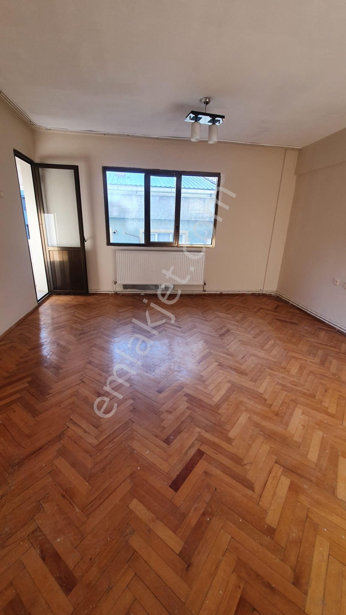 Emlakçıdan İzmir Karabağlar Vatan Mahallesi 2+1 Kiralık Daire 2.000 TL