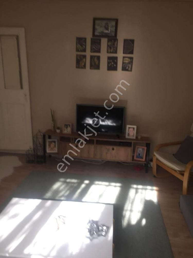 Emlakçıdan İzmir Konak Yeşiltepe Mahallesi 2+1 Kiralık Daire 3.100 TL