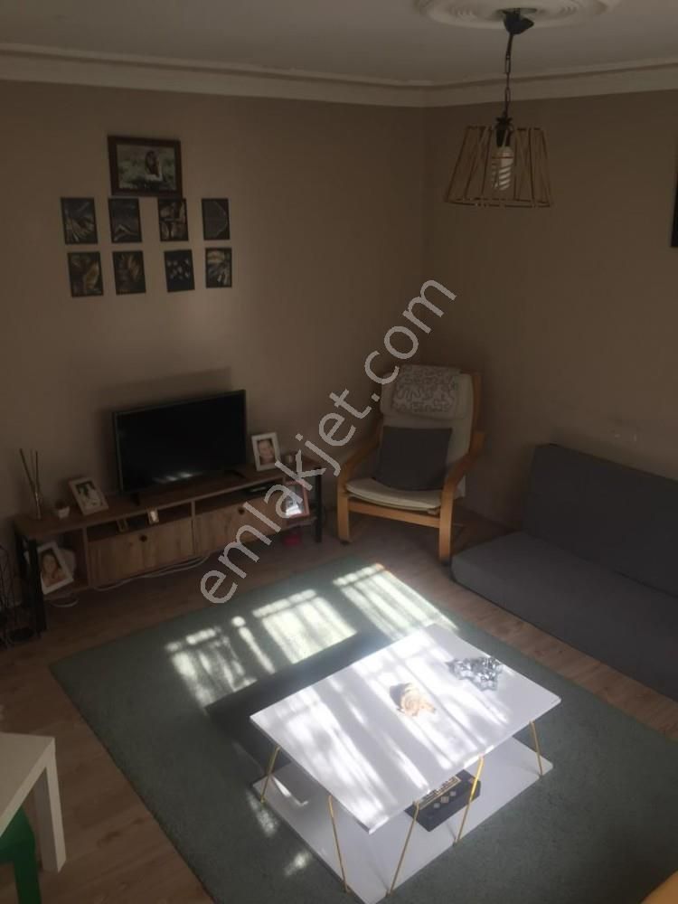 Emlakçıdan İzmir Konak Yeşiltepe Mahallesi 2+1 Kiralık Daire 3.100 TL