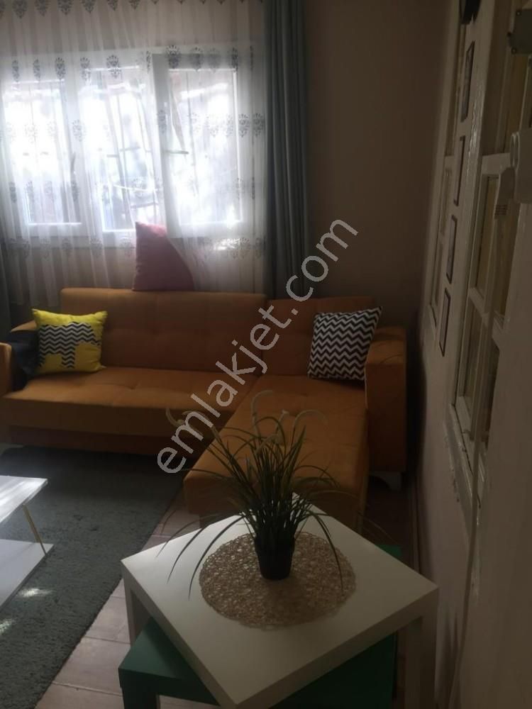 Emlakçıdan İzmir Konak Yeşiltepe Mahallesi 2+1 Kiralık Daire 3.100 TL