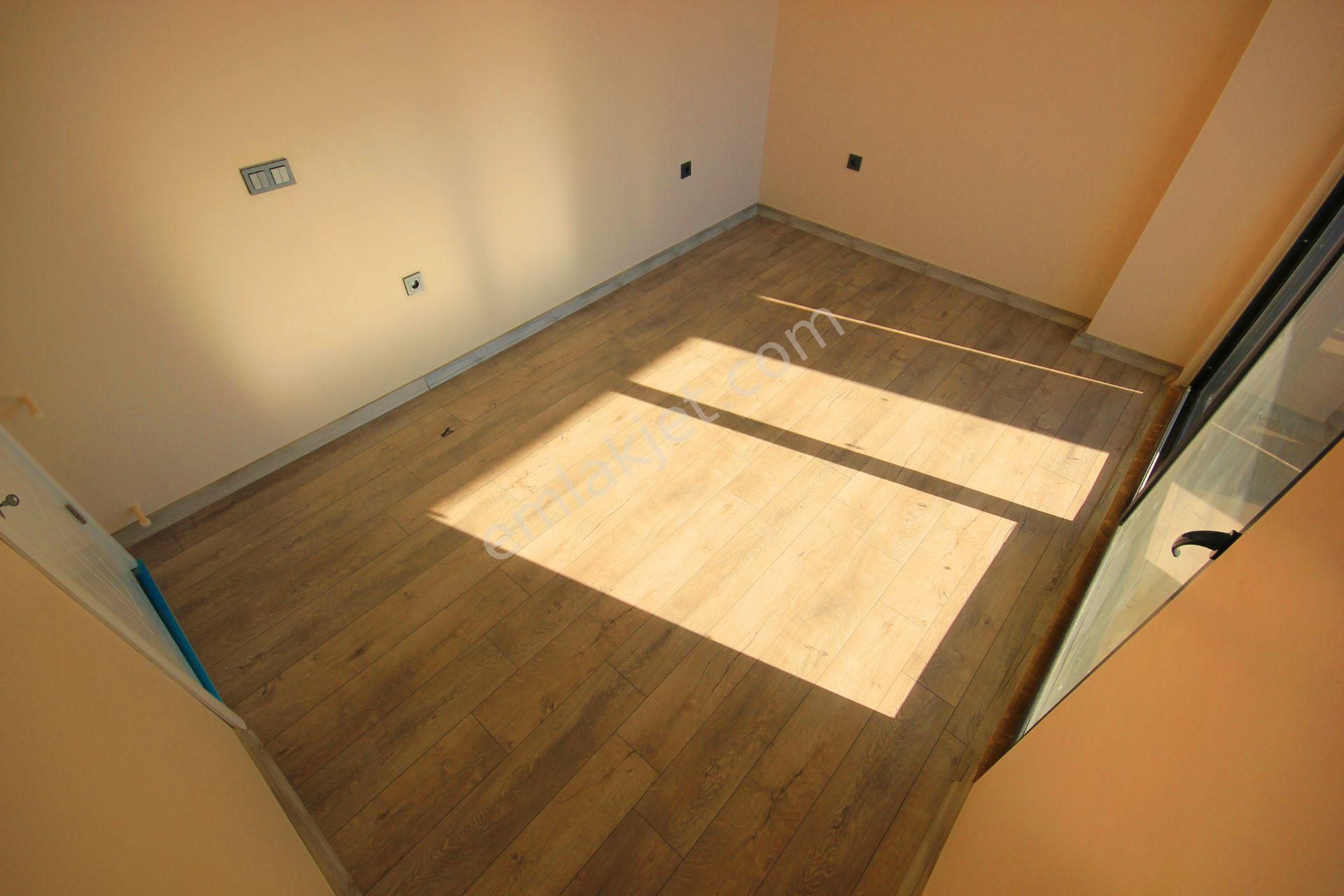 Emlakçıdan Balıkesir Burhaniye Pelitköy Mahallesi 4+1 Satılık Müstakil