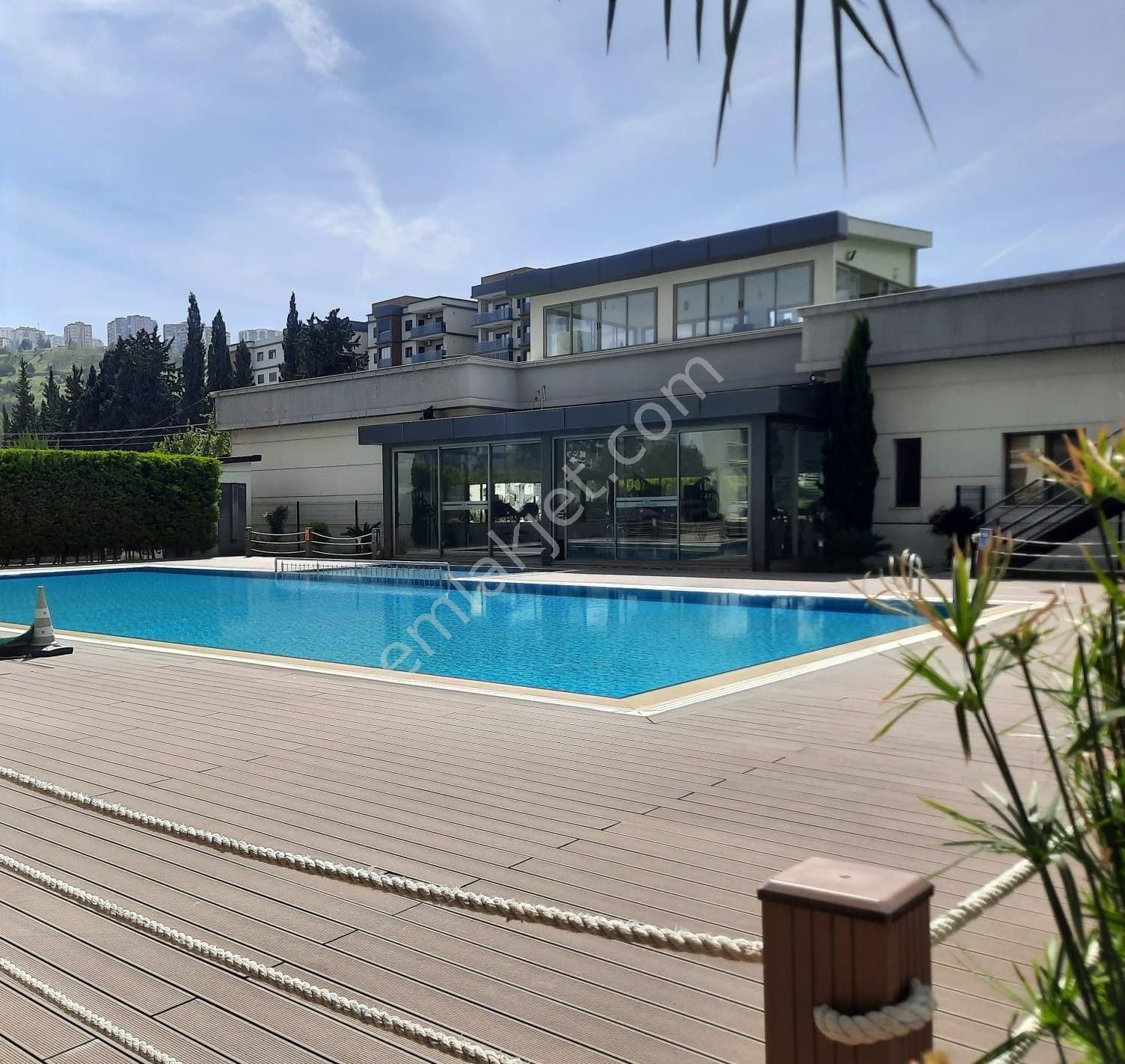 Emlakçıdan İzmir Çiğli Uğur Mumcu Mahallesi 2+1 Kiralık Daire 4.200 TL