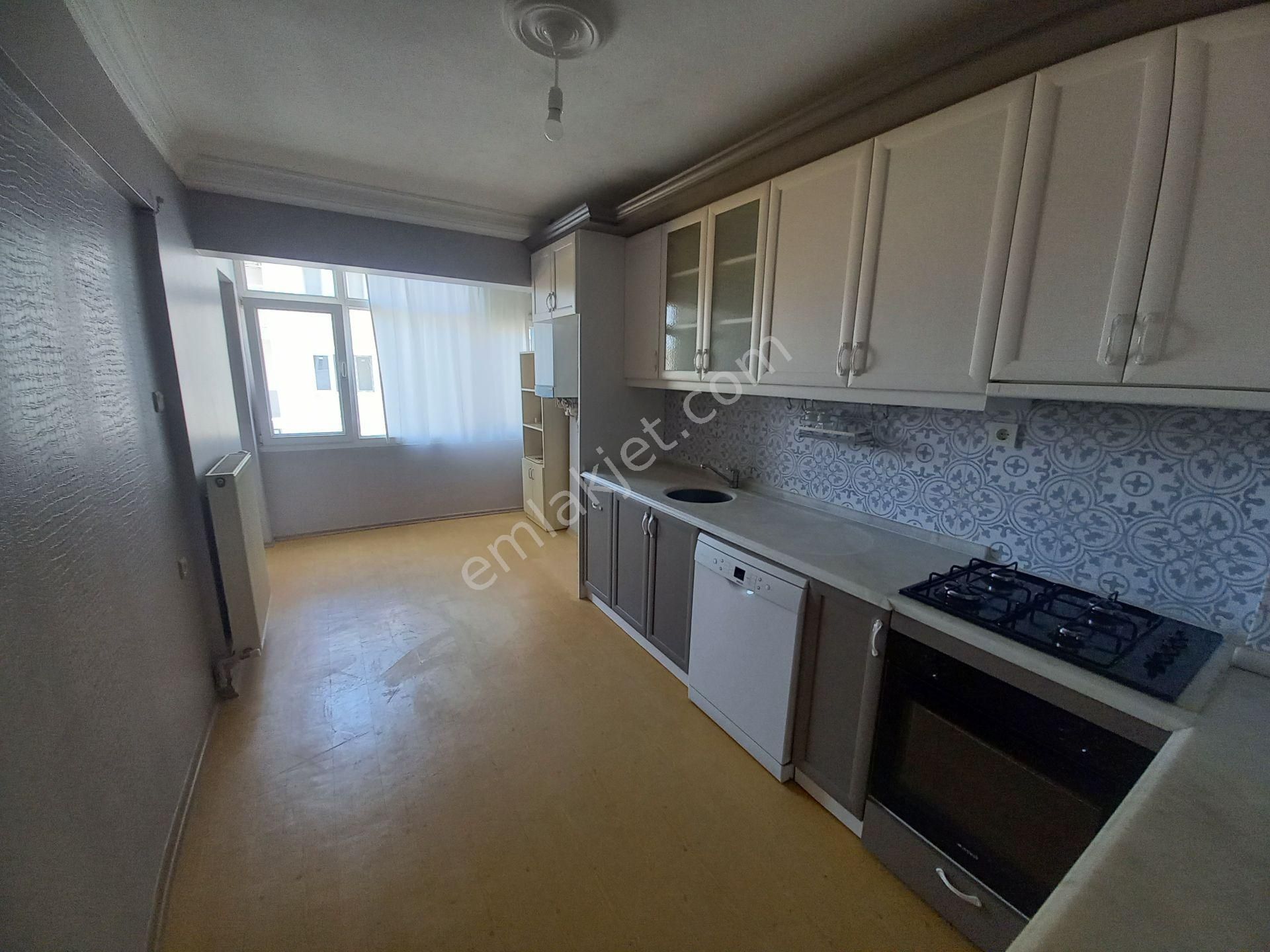 Emlakçıdan İzmir Buca Yıldız Mahallesi 3+1 Kiralık Daire 3.000 TL 11113527