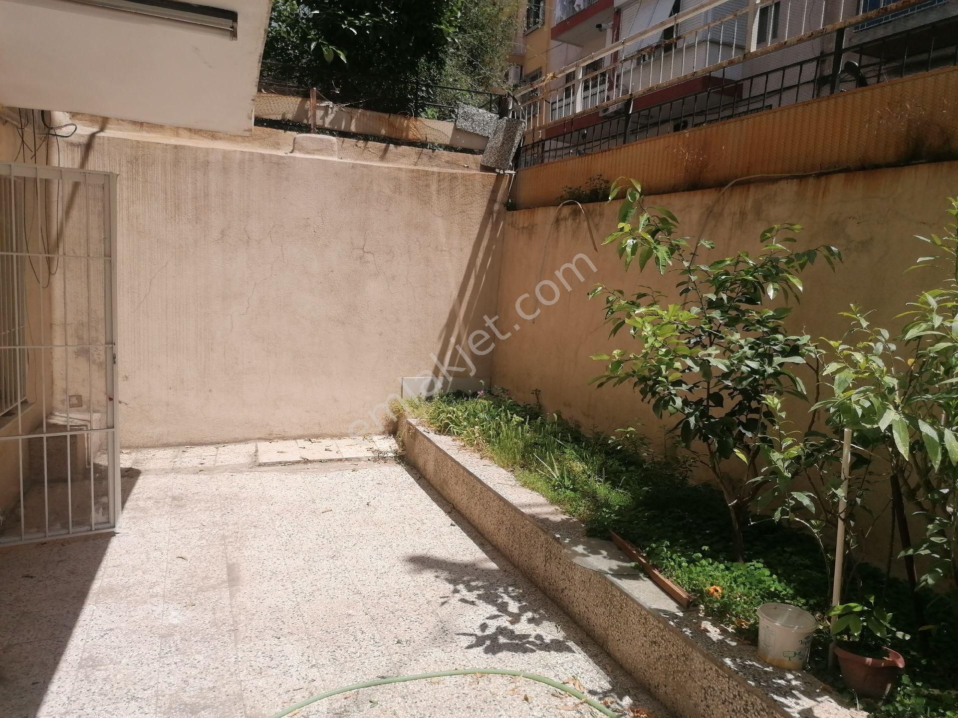 Emlakçıdan İzmir Konak Mithatpaşa Mahallesi 3+1 Kiralık Daire 2.500 TL