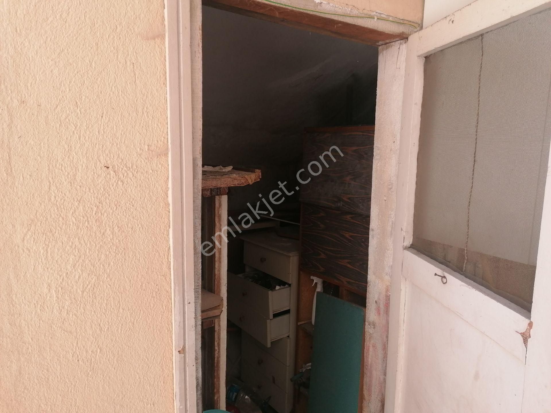 Emlakçıdan İzmir Konak Mithatpaşa Mahallesi 3+1 Kiralık Daire 2.500 TL