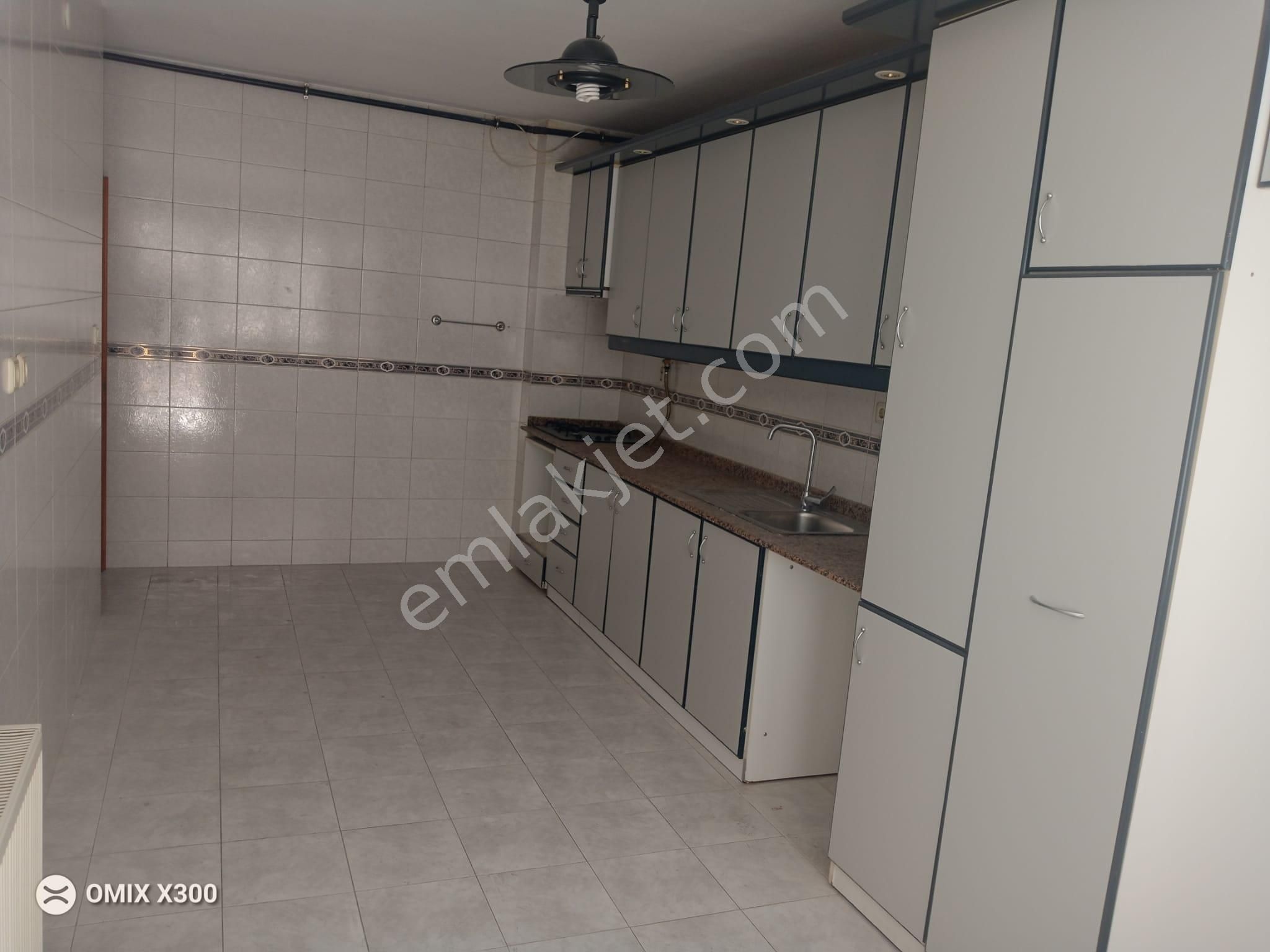Emlakçıdan İzmir Buca İnkılap Mahallesi 3+1 Kiralık Daire 5.500 TL