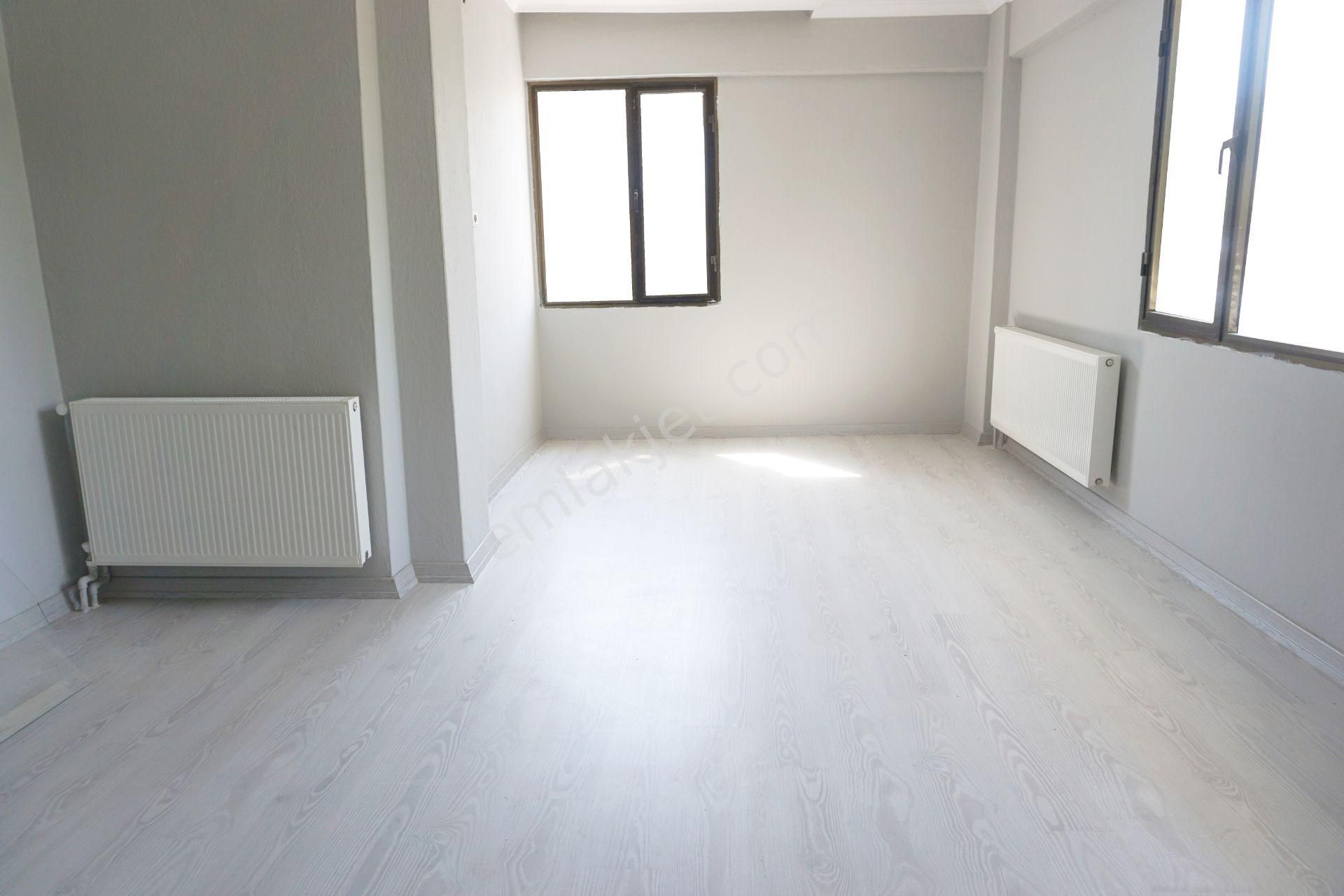 Emlakçıdan İzmir Menemen Kasımpaşa Mahallesi 3+1 Kiralık Daire 3.000 TL