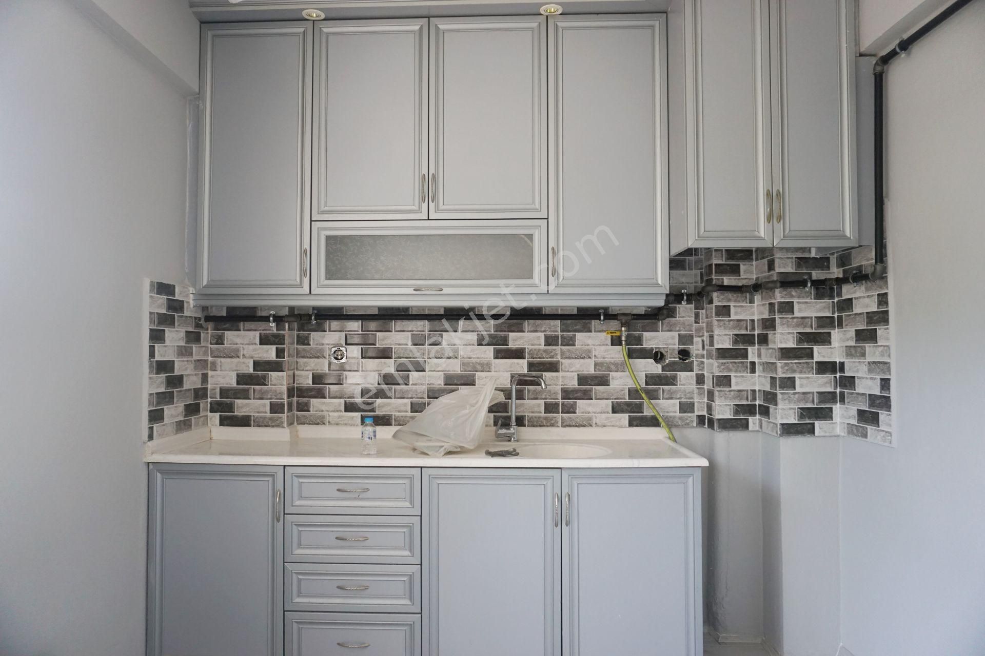 Emlakçıdan İzmir Menemen Kasımpaşa Mahallesi 3+1 Kiralık Daire 3.000 TL