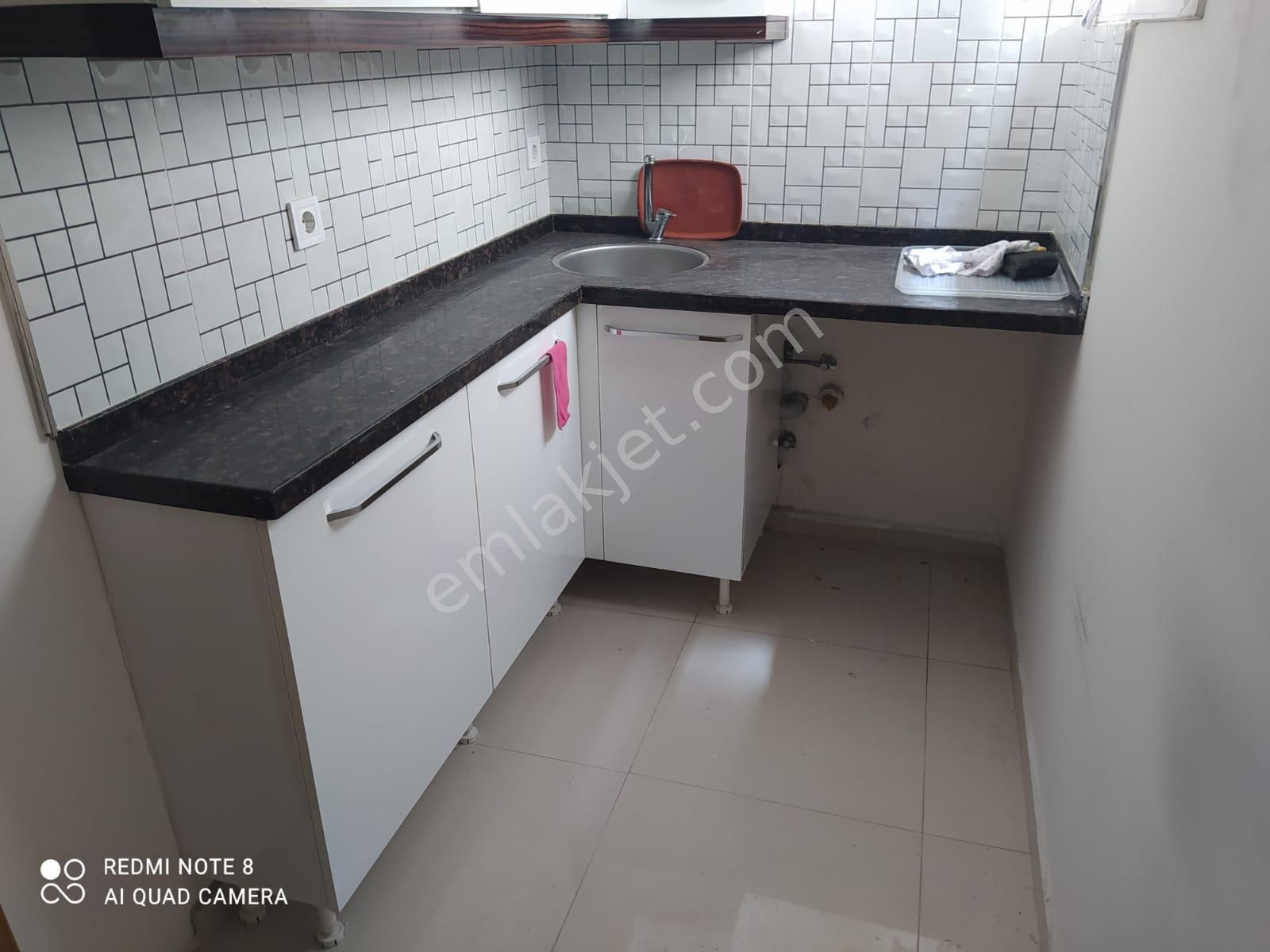 Emlakçıdan İzmir Gaziemir Atıfbey Mahallesi 1+1 Kiralık Daire 3.000 TL