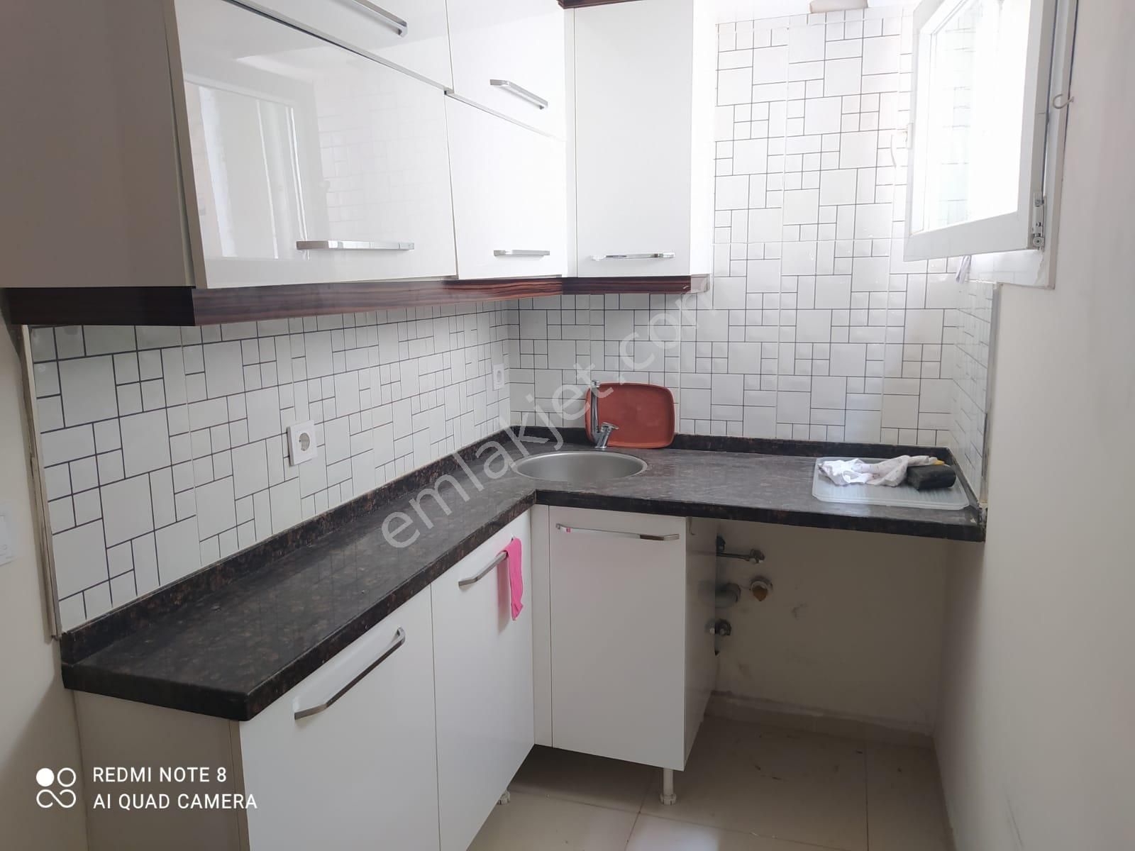 Emlakçıdan İzmir Gaziemir Atıfbey Mahallesi 1+1 Kiralık Daire 3.000 TL