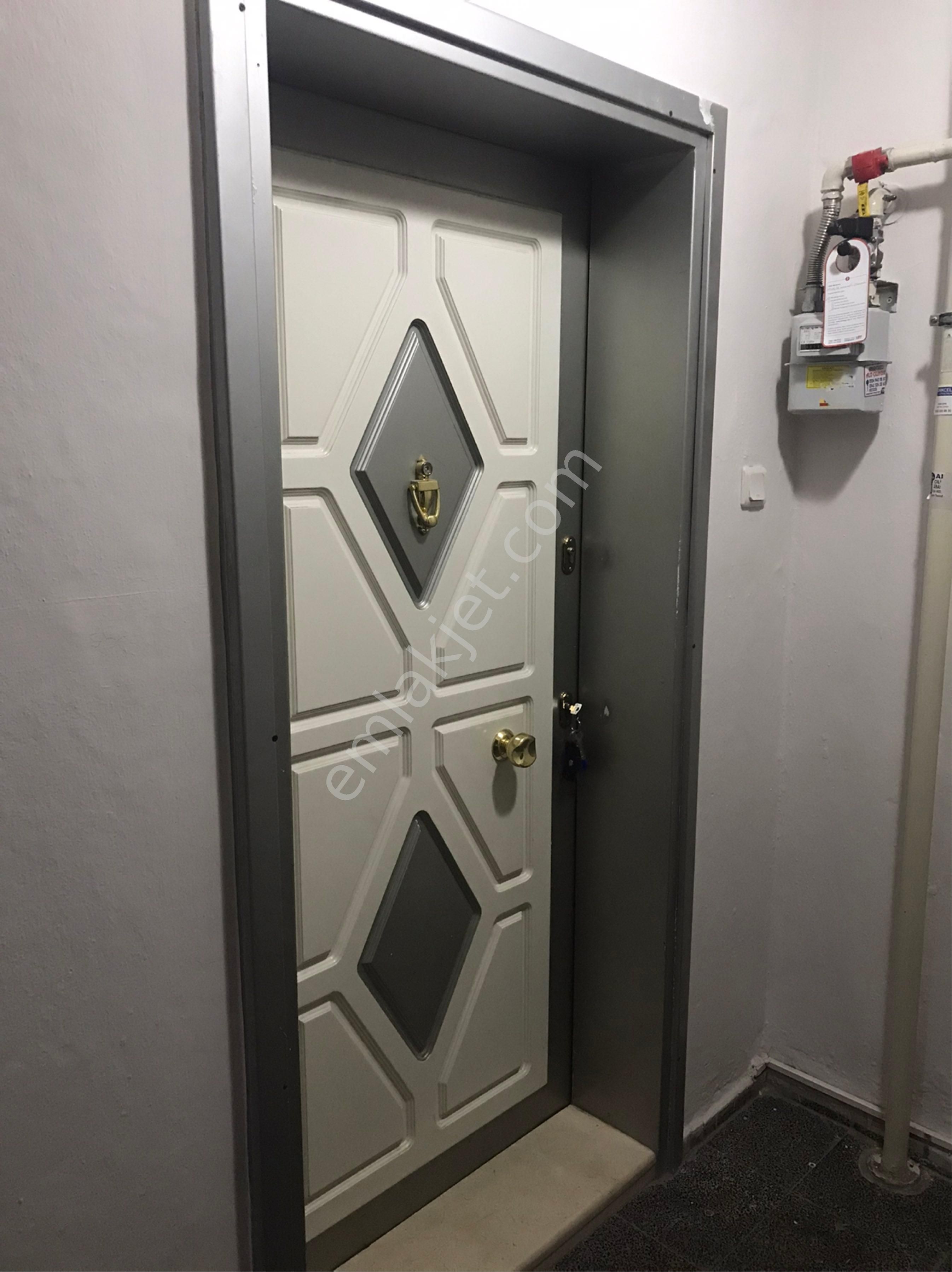 Emlakçıdan İzmir Karşıyaka Zübeyde Hanım Mahallesi 3+1 Kiralık Daire 3