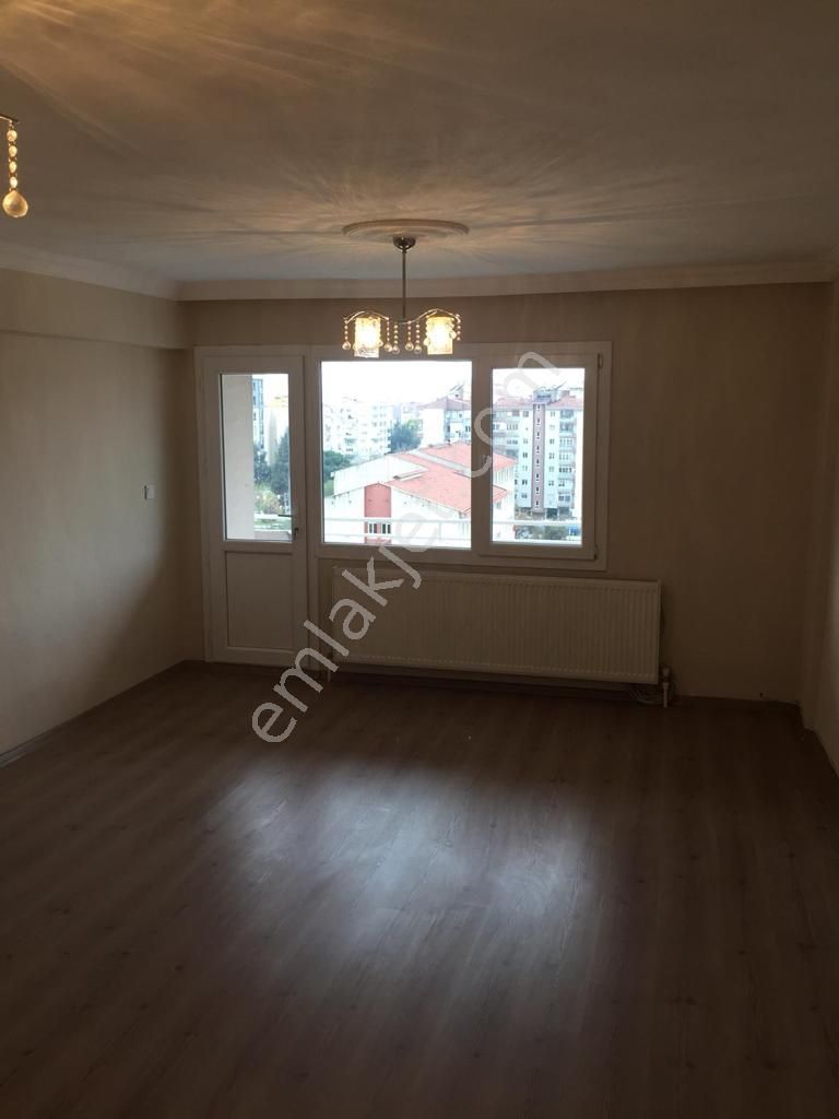 Emlakçıdan İzmir Bayraklı Manavkuyu Mahallesi 3+1 Kiralık Daire 4.000