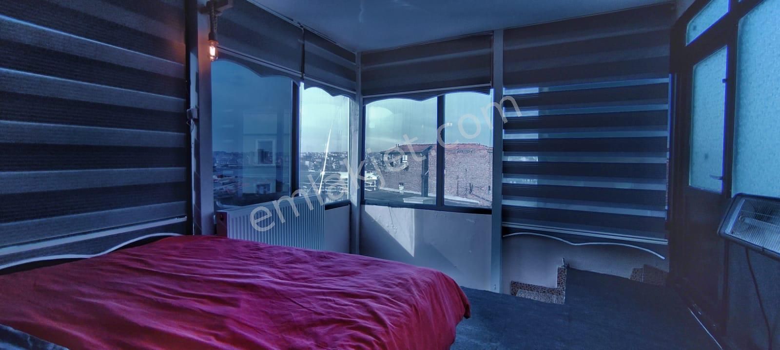 Emlakçıdan İstanbul Beyoğlu Gümüşsuyu Mahallesi 1+1 Günlük Kiralık