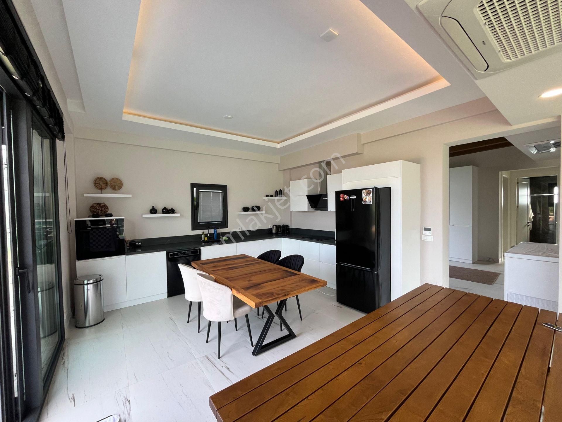 Gümüşlük'te Satılık Deniz Manzaralı Havuzlu Müstakil Villa - Görsel 16