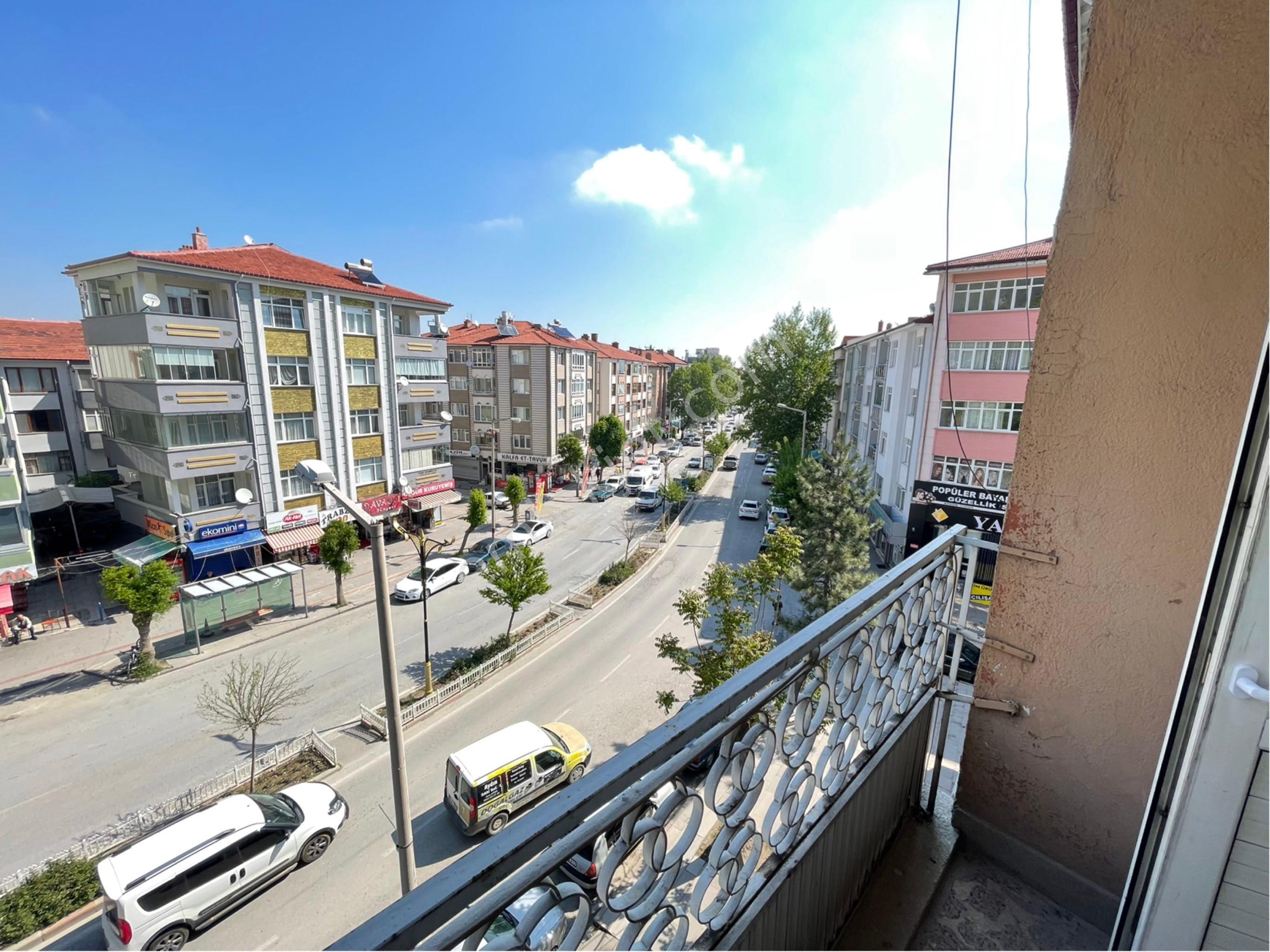 Emlakçıdan Konya Akşehir Selçuk Mahallesi 4+1 Kiralık Daire 1.150 TL