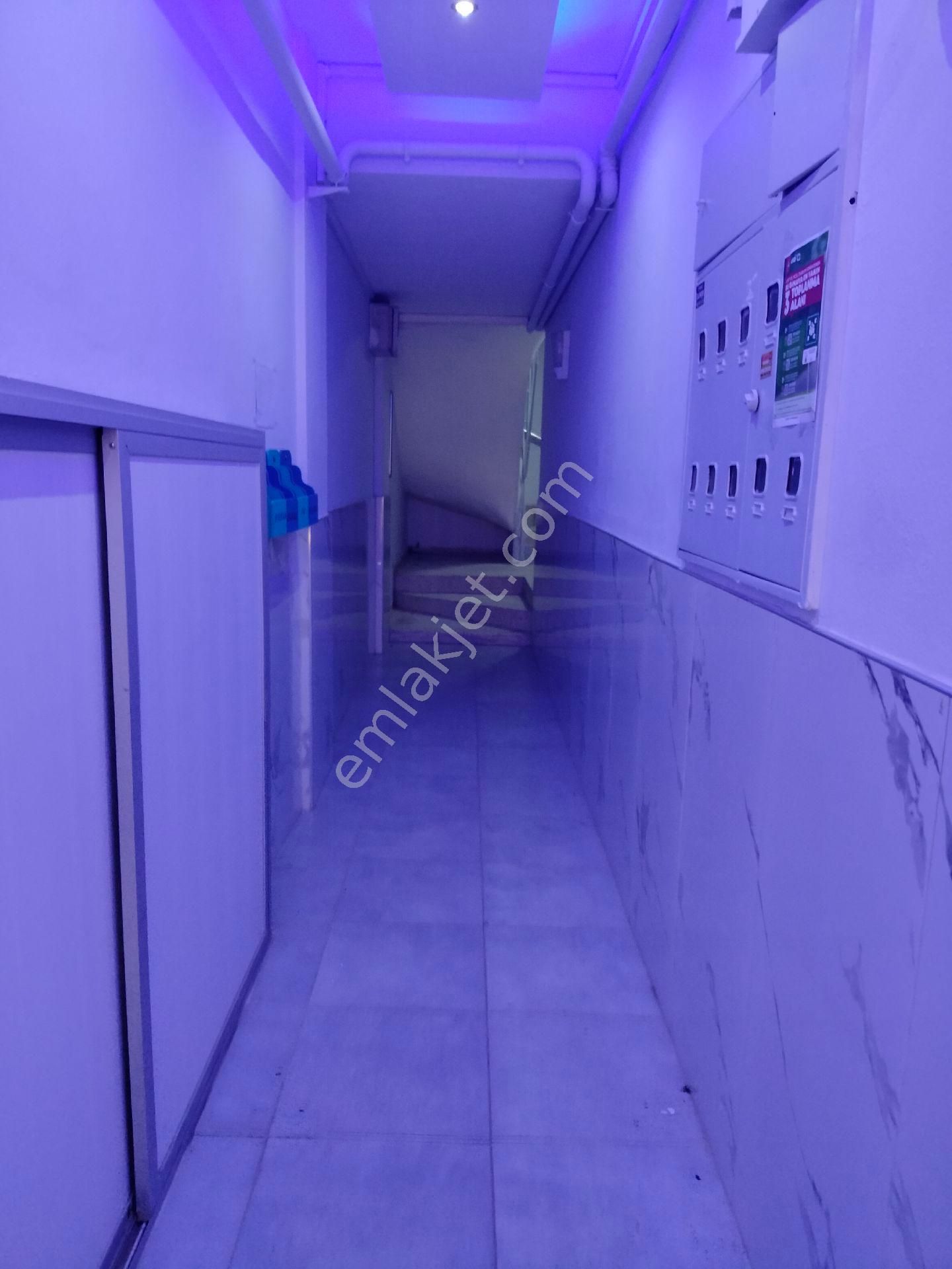 Emlakçıdan İzmir Karabağlar Fahrettin Altay Mahallesi 2+1 Kiralık Daire