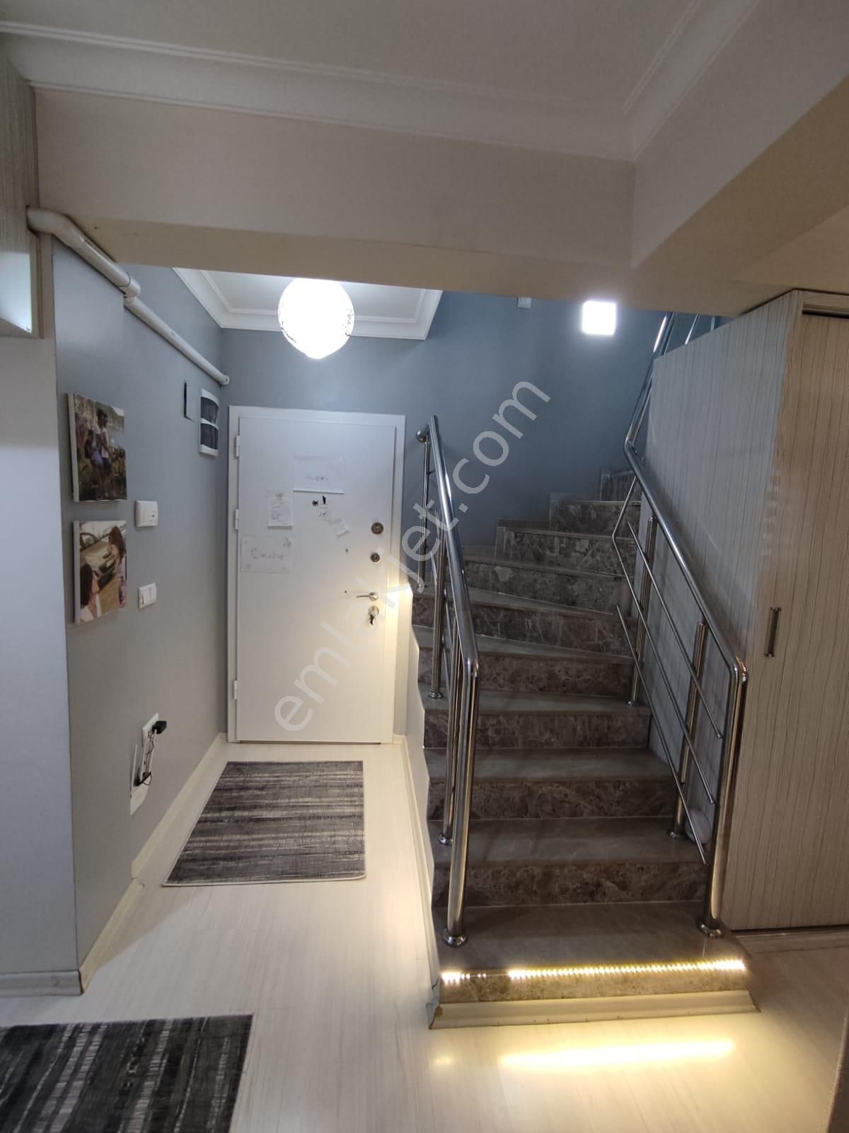 Emlakçıdan İzmir Çiğli Küçük Çiğli Mahallesi 4+2 Kiralık Daire 6.000 TL