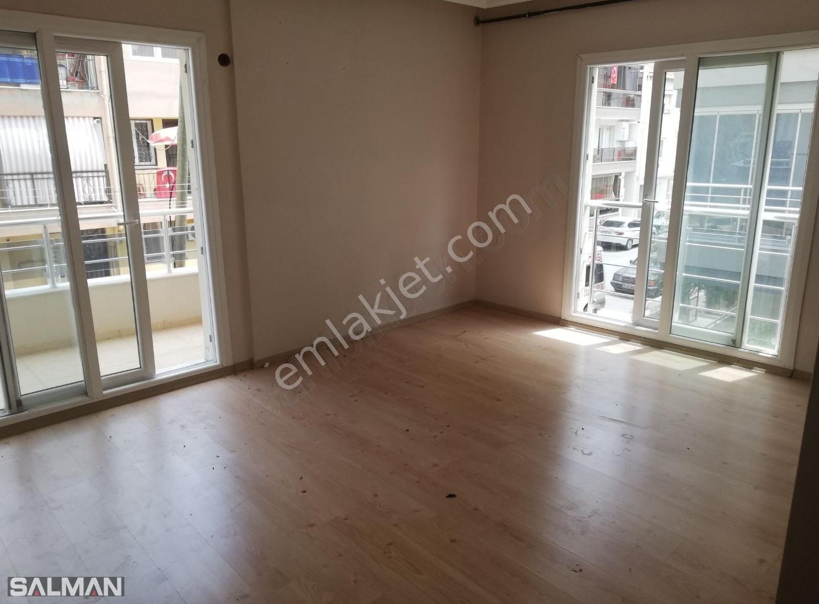 Emlakçıdan İzmir Menderes Mithatpaşa Mahallesi 3+1 Kiralık Daire 3.250