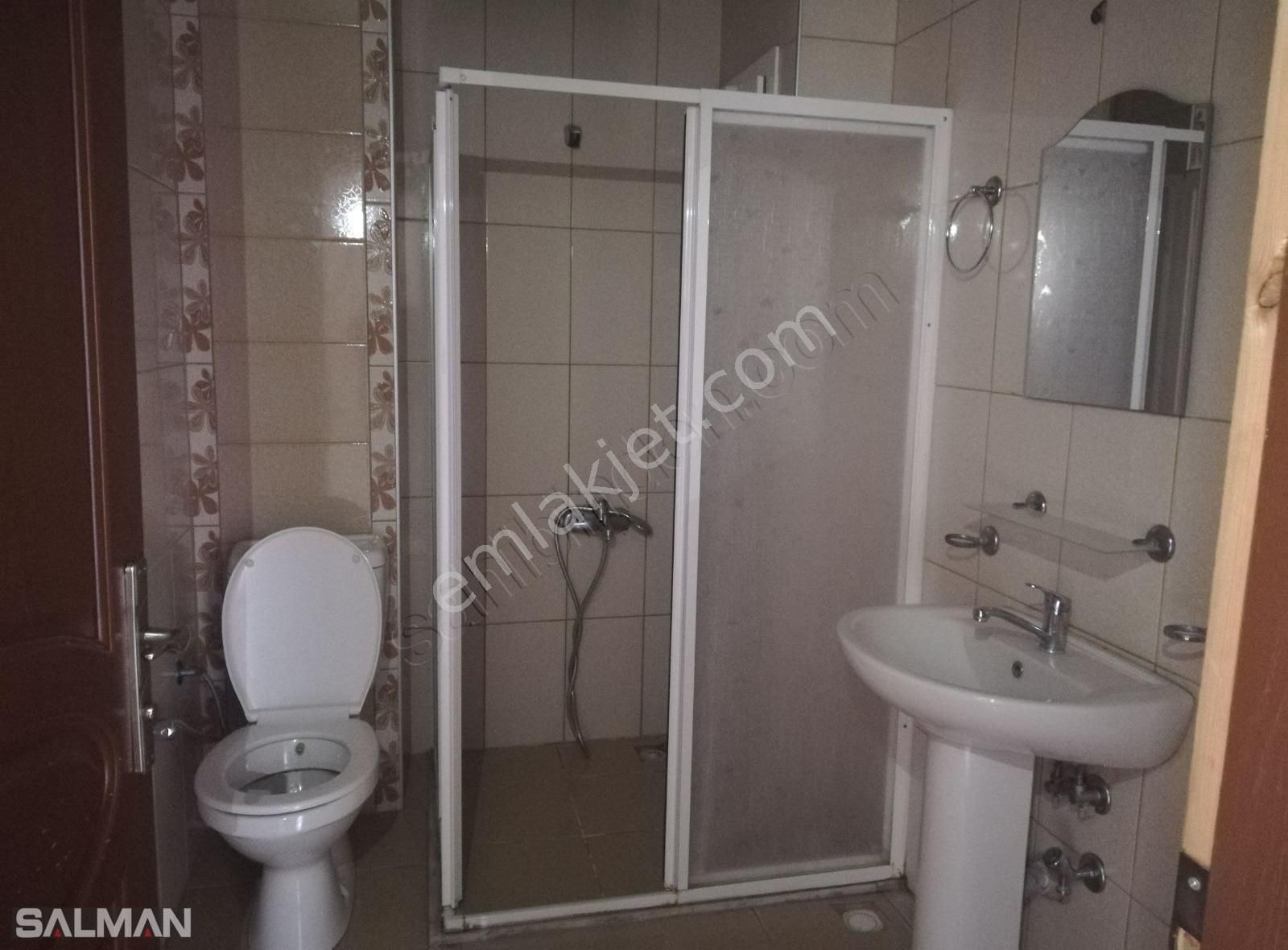 Emlakçıdan İzmir Menderes Mithatpaşa Mahallesi 3+1 Kiralık Daire 3.250