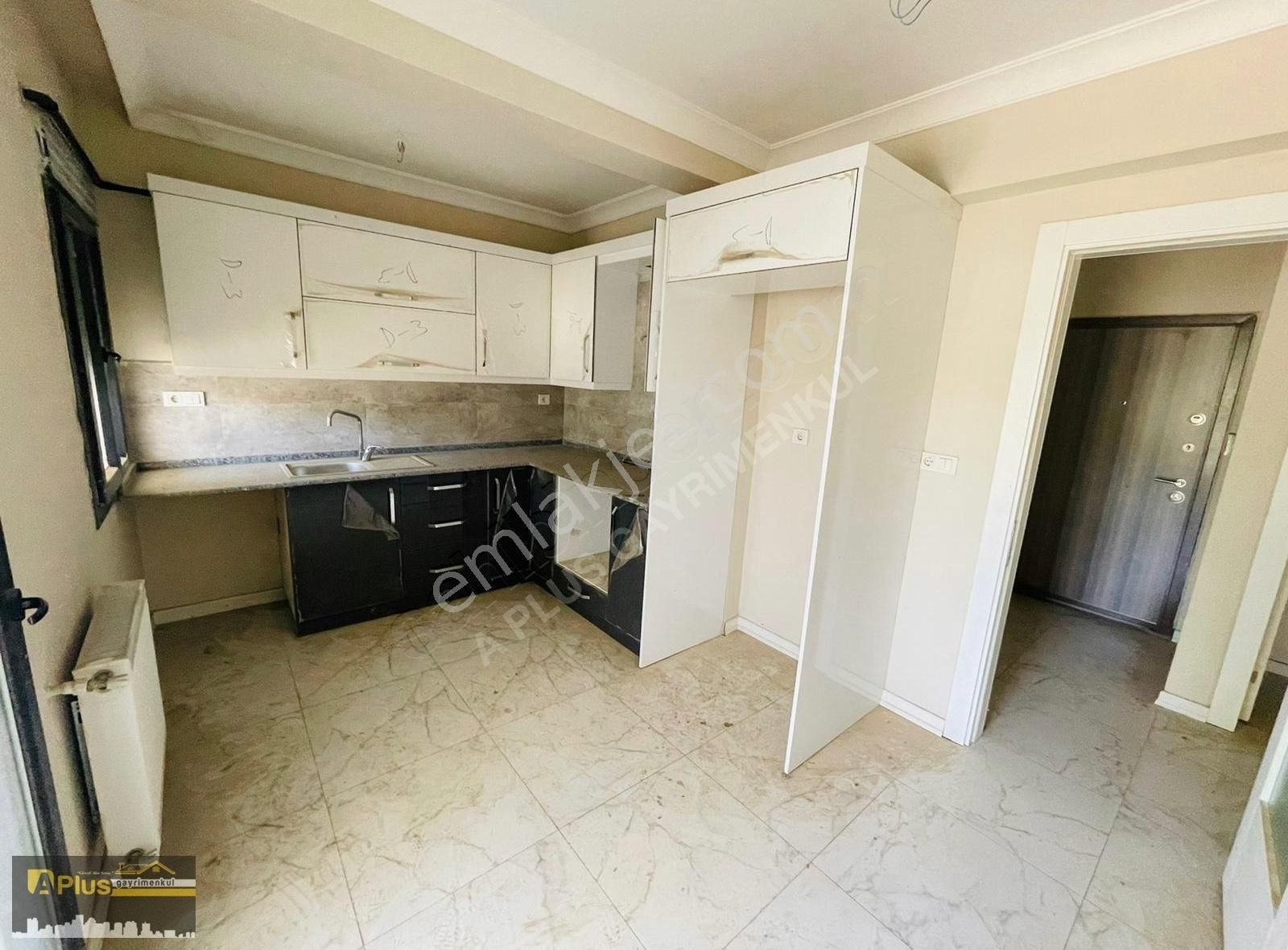 Emlakçıdan İzmir Tire Atatürk Mahallesi 3+1 Kiralık Daire 2.100 TL