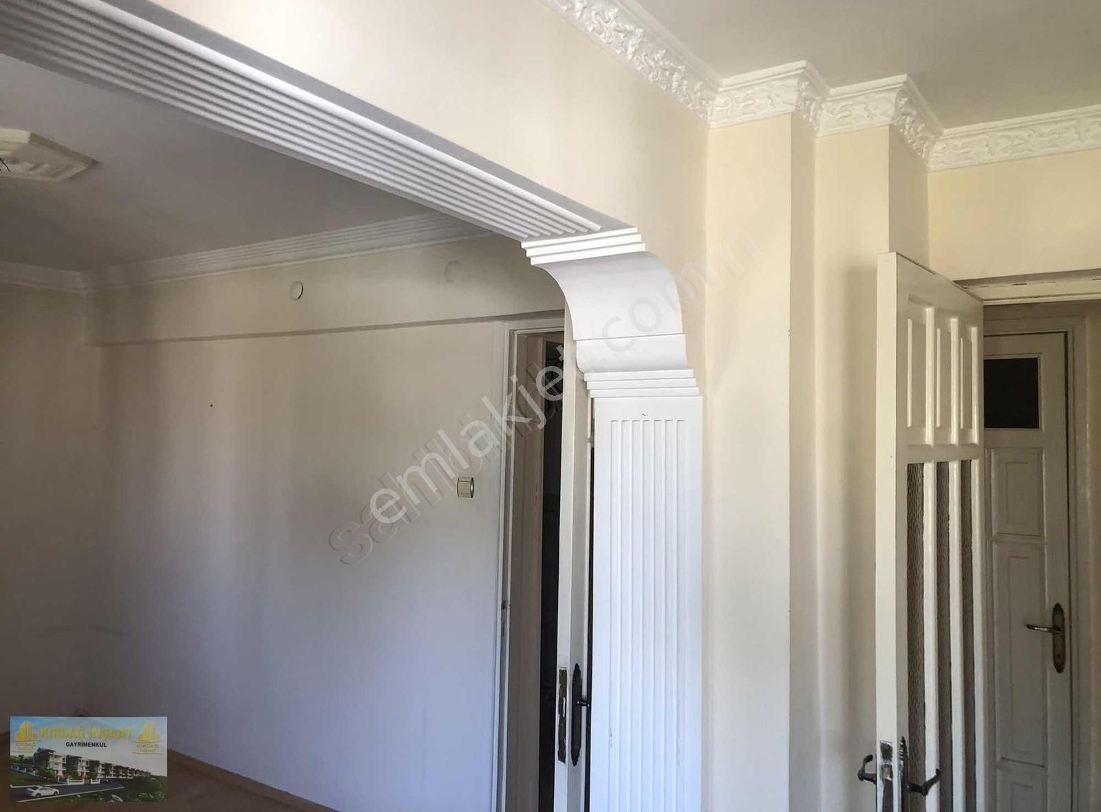 Emlakçıdan İzmir Narlıdere Çatalkaya Mahallesi 3+1 Kiralık Daire 5.000