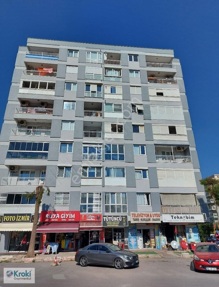 Emlakçıdan İzmir Bayraklı Manavkuyu Mahallesi 3+1 Kiralık Daire 3.650