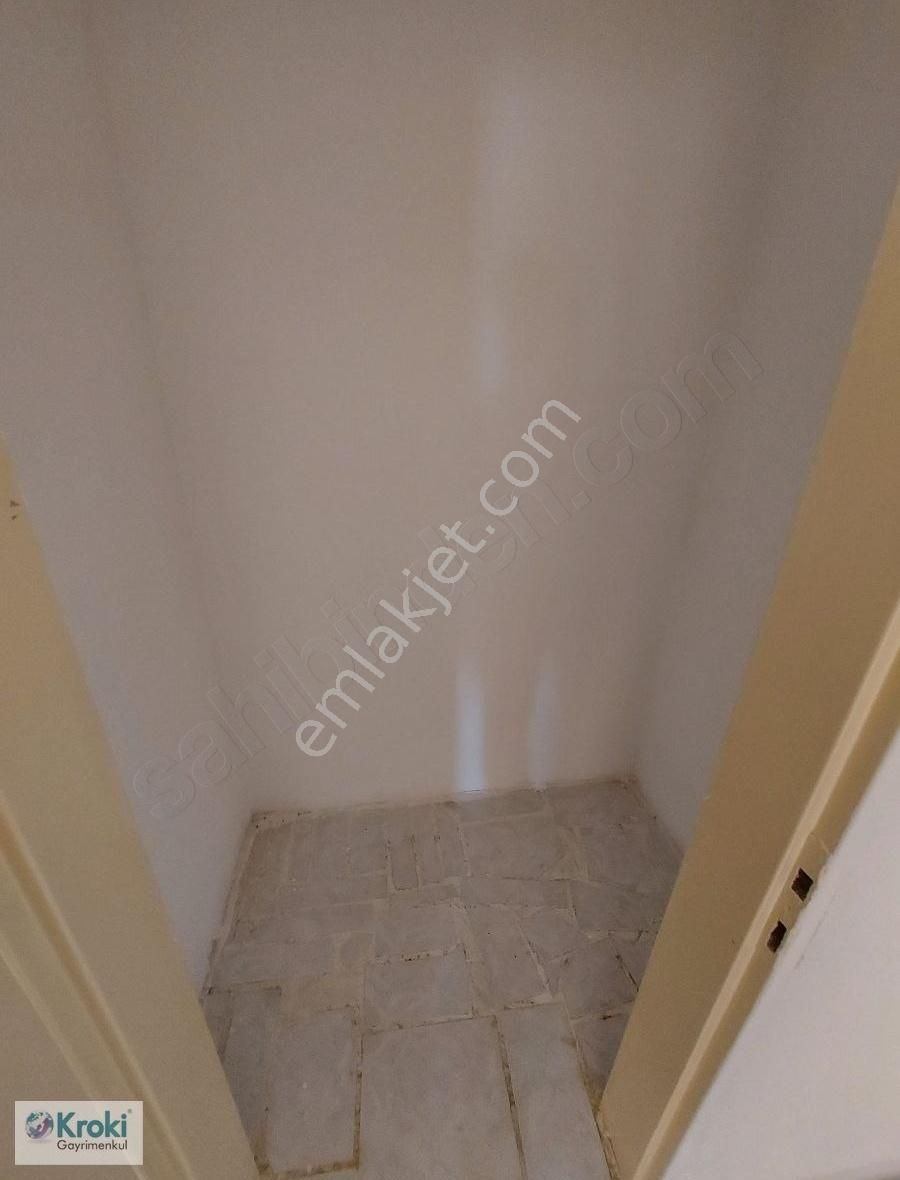 Emlakçıdan İzmir Bayraklı Manavkuyu Mahallesi 3+1 Kiralık Daire 3.650
