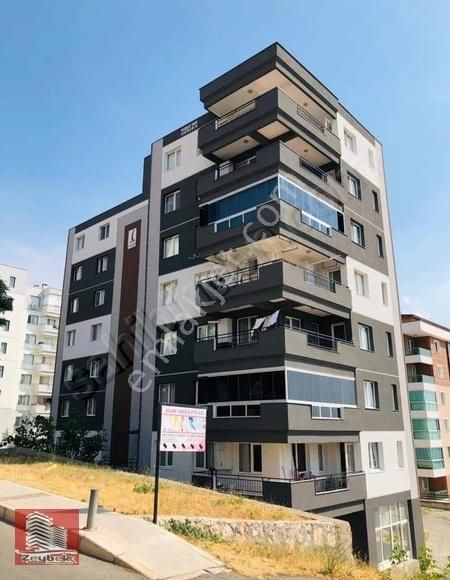Menemen İstiklal Mahallesinde Tadilatlı 3+1 130 M2 Satılık Daire