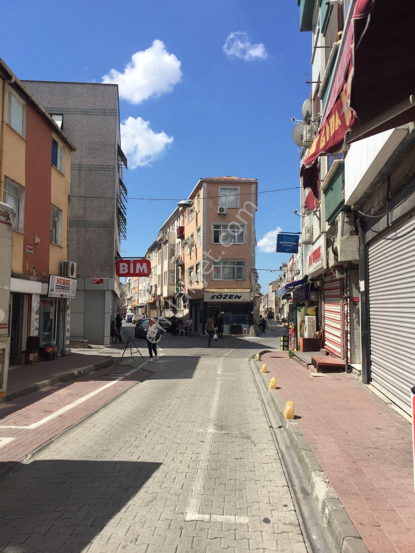 Sümbülefendi-hacı Piri Sk.-perşembe Pazarında -bahçeli 2 Ad. Daire - Görsel 2