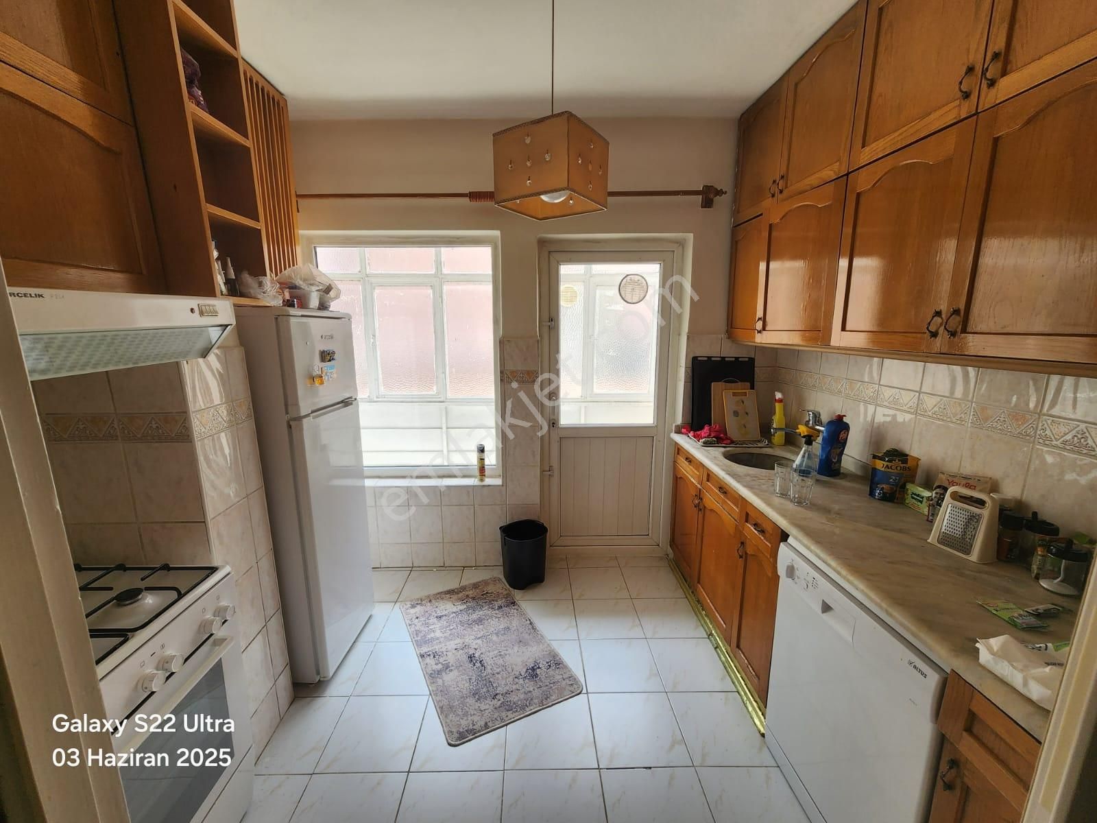 Bahçelievler'de Eşyasız Ara Kat Ön 3+1 Merkezi Otoparklı Güney Bakımlı Daire