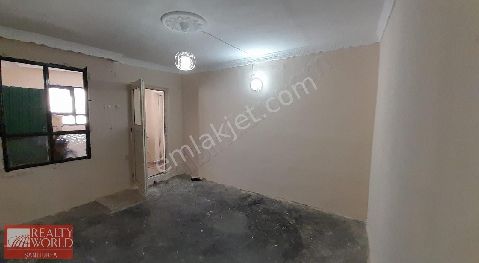 Emlakçıdan Şanlıurfa Haliliye Paşabağı Mahallesi 8+ Oda Satılık Daire 1
